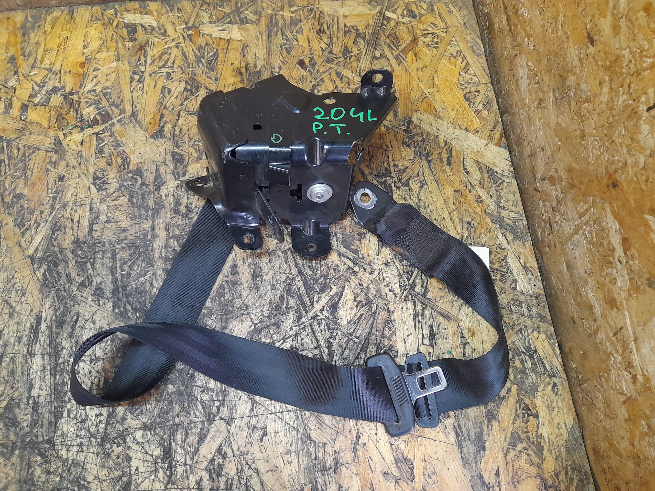 2046301831 - MB W204 Lift ремінь безпеки правий задній Універсал