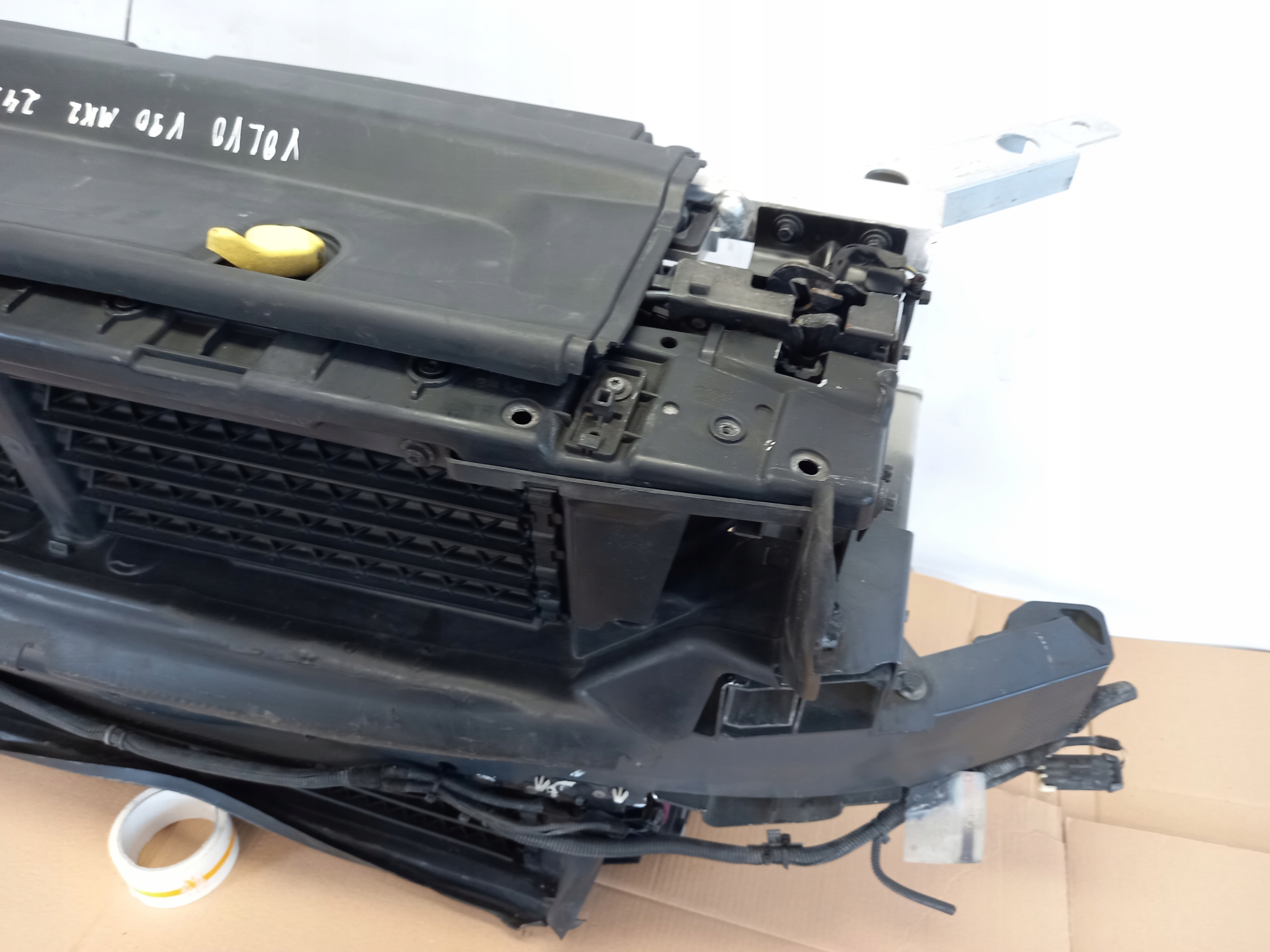 PAS PRZEDNI BELKA CHŁODNICE VOLVO S90 II V90 II B4 B5 B6 MILD-HYBRID Typ samochodu 4x4/SUV Samochody osobowe