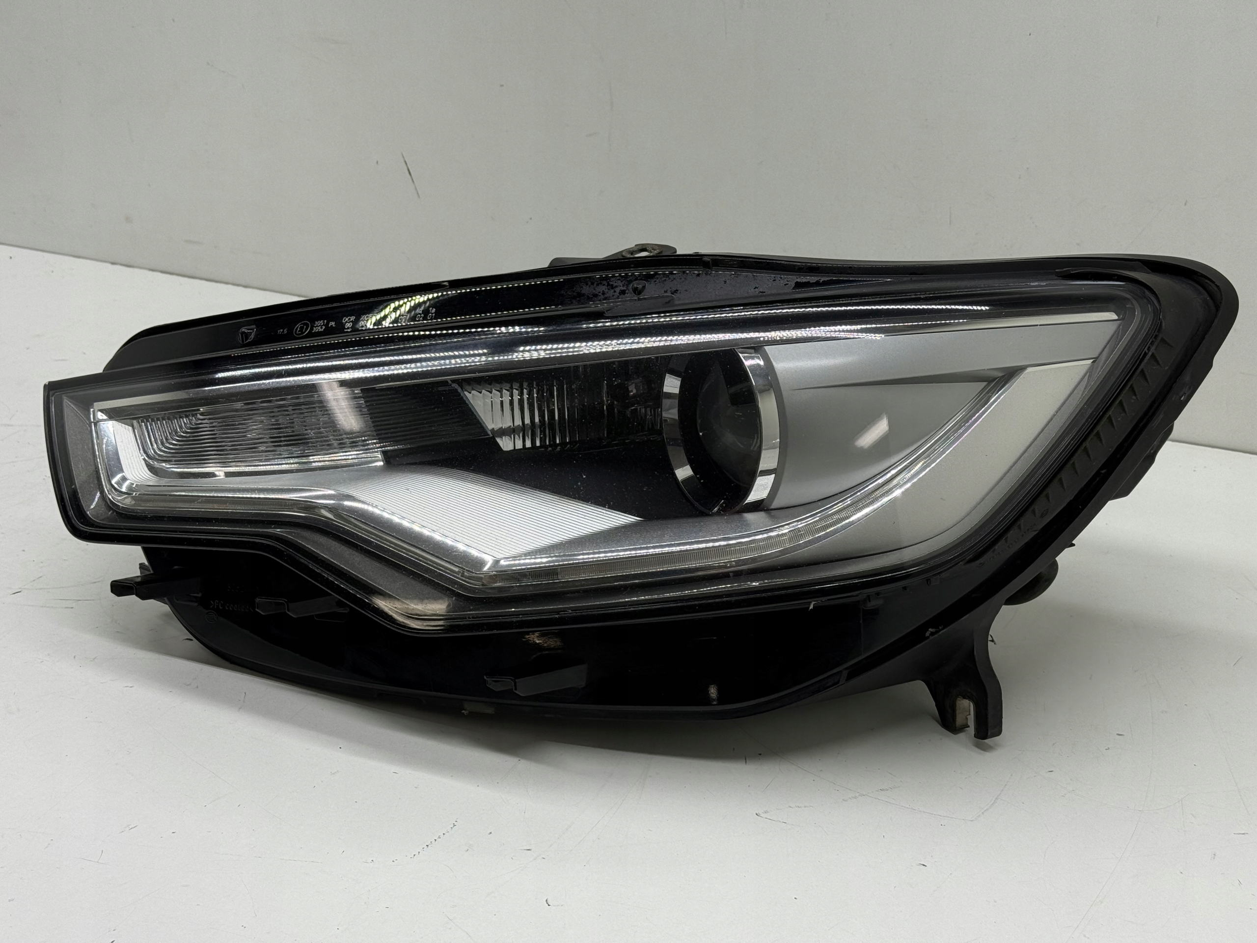 AUDI A6 C7 light reflektor left front BI-XENON XENON original!