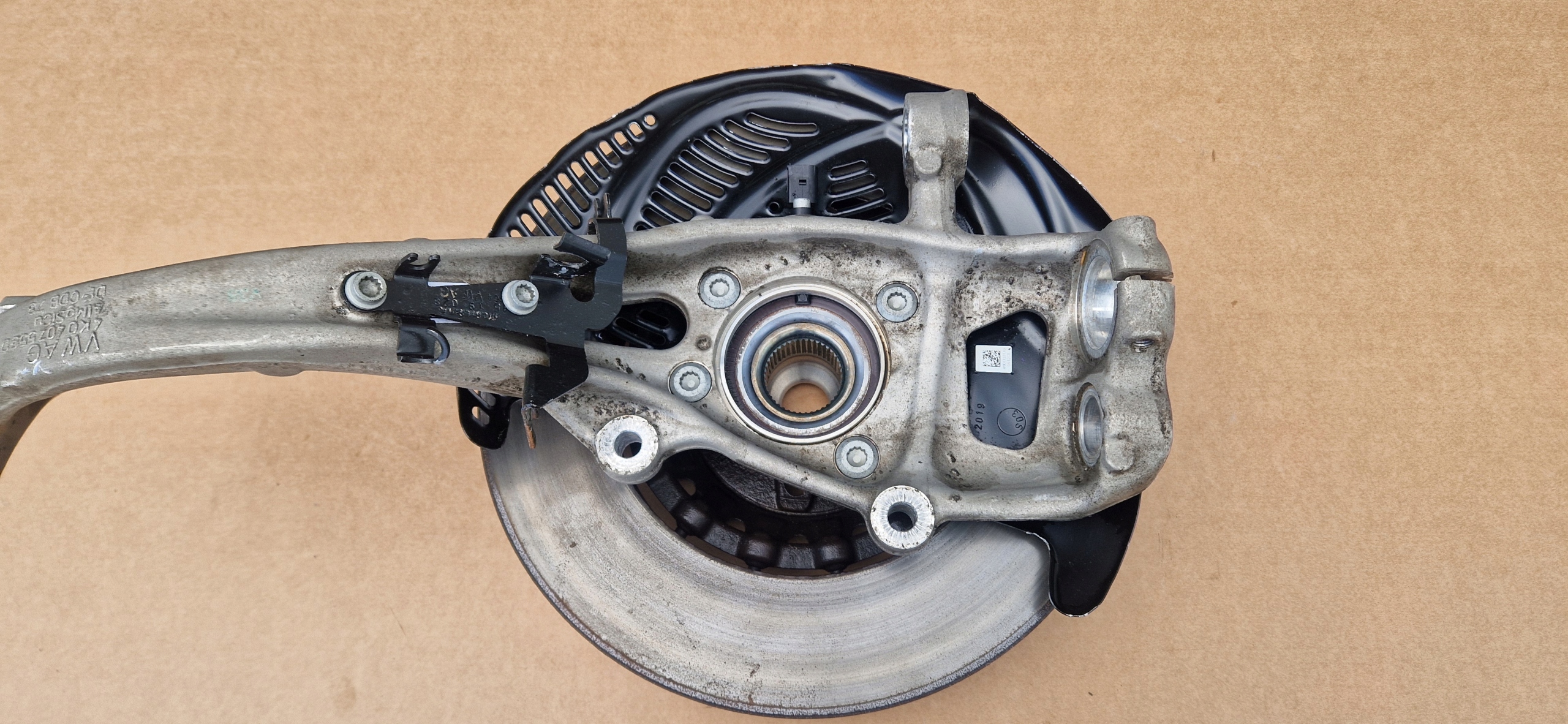 Mozzo FUSELLO perno mozzo disco 4K0407559D 4K0407241B AUDI A6 C8 sinistra