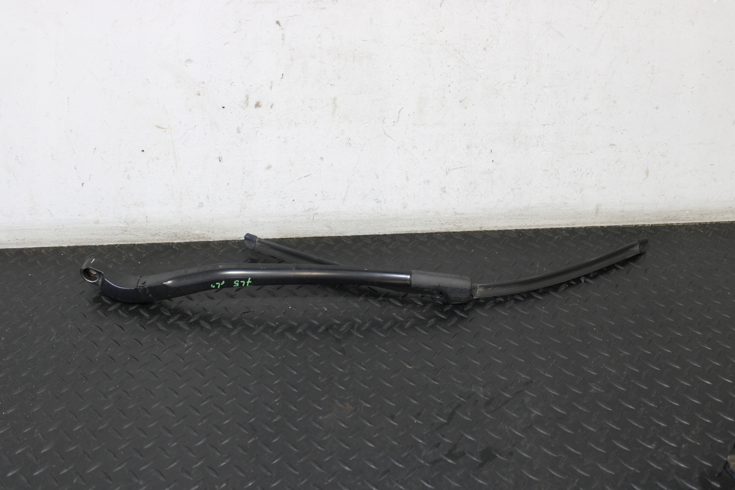 wiper arm wiper left PORSCHE CAYENNE 7L5