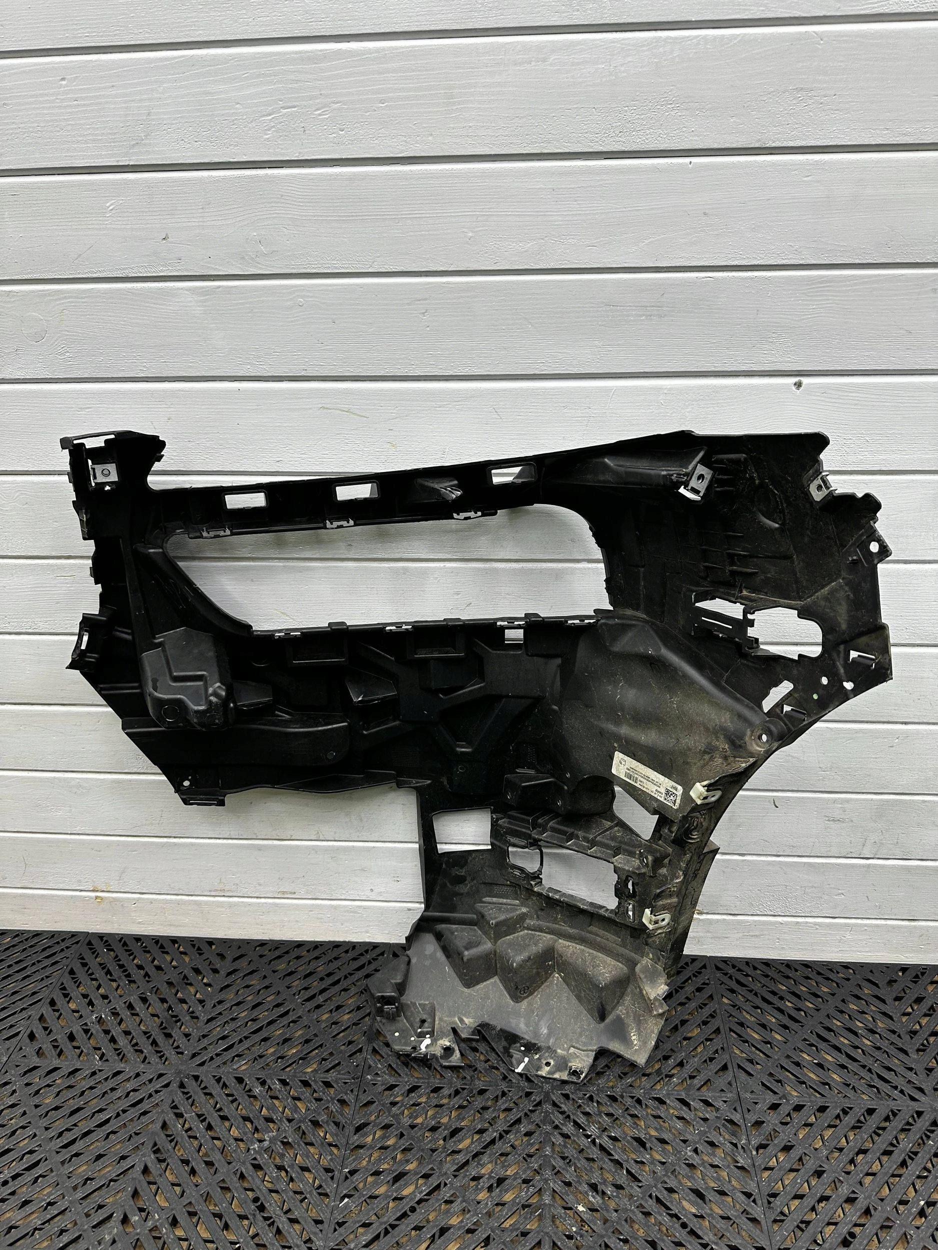 bumper bracket of the front front BMW 7 G70 9881250