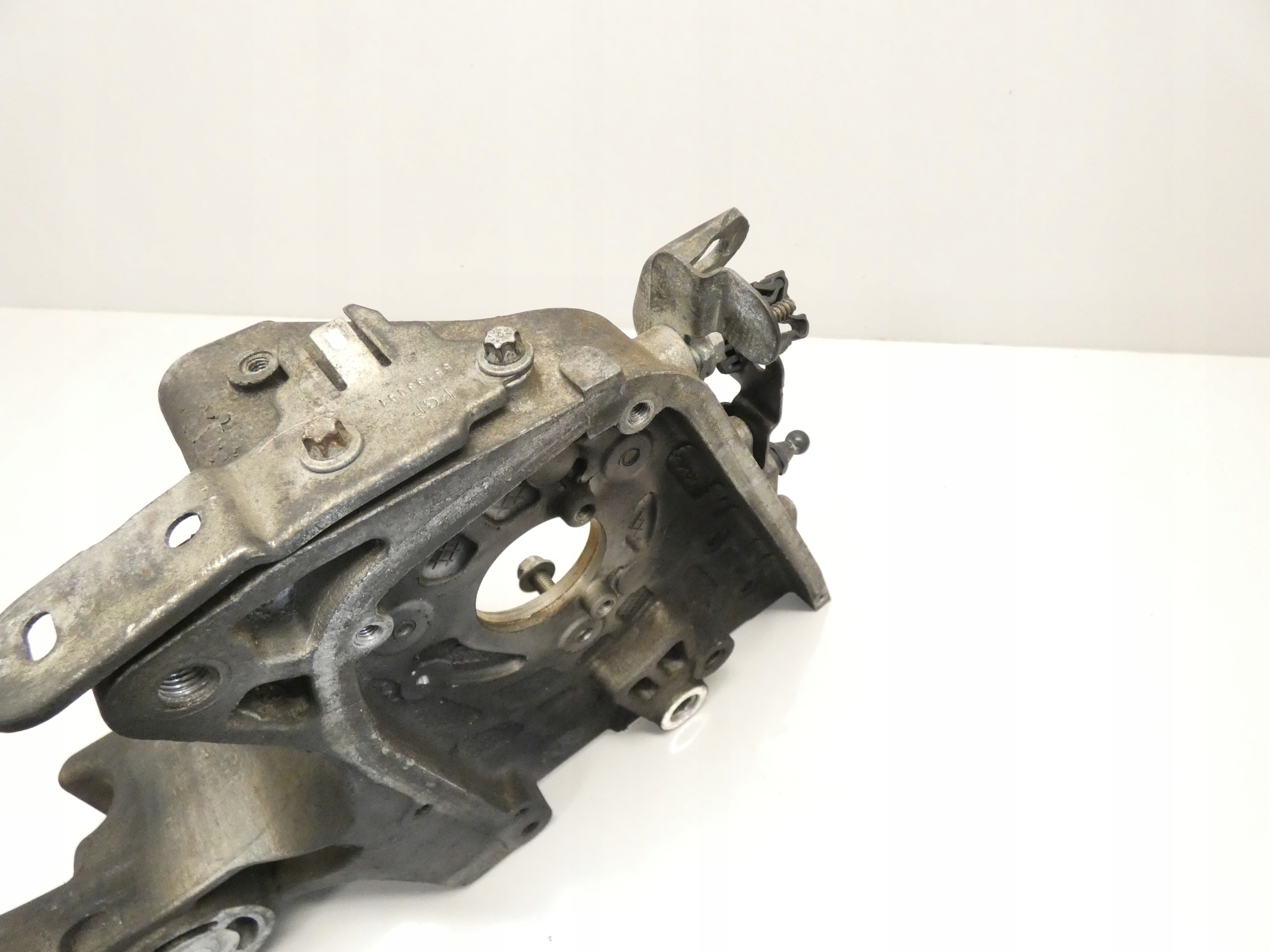 Support Support plaque Pompe d’injection VECTRA C 1.9 CDTI Z19DTH 150KM 55196092