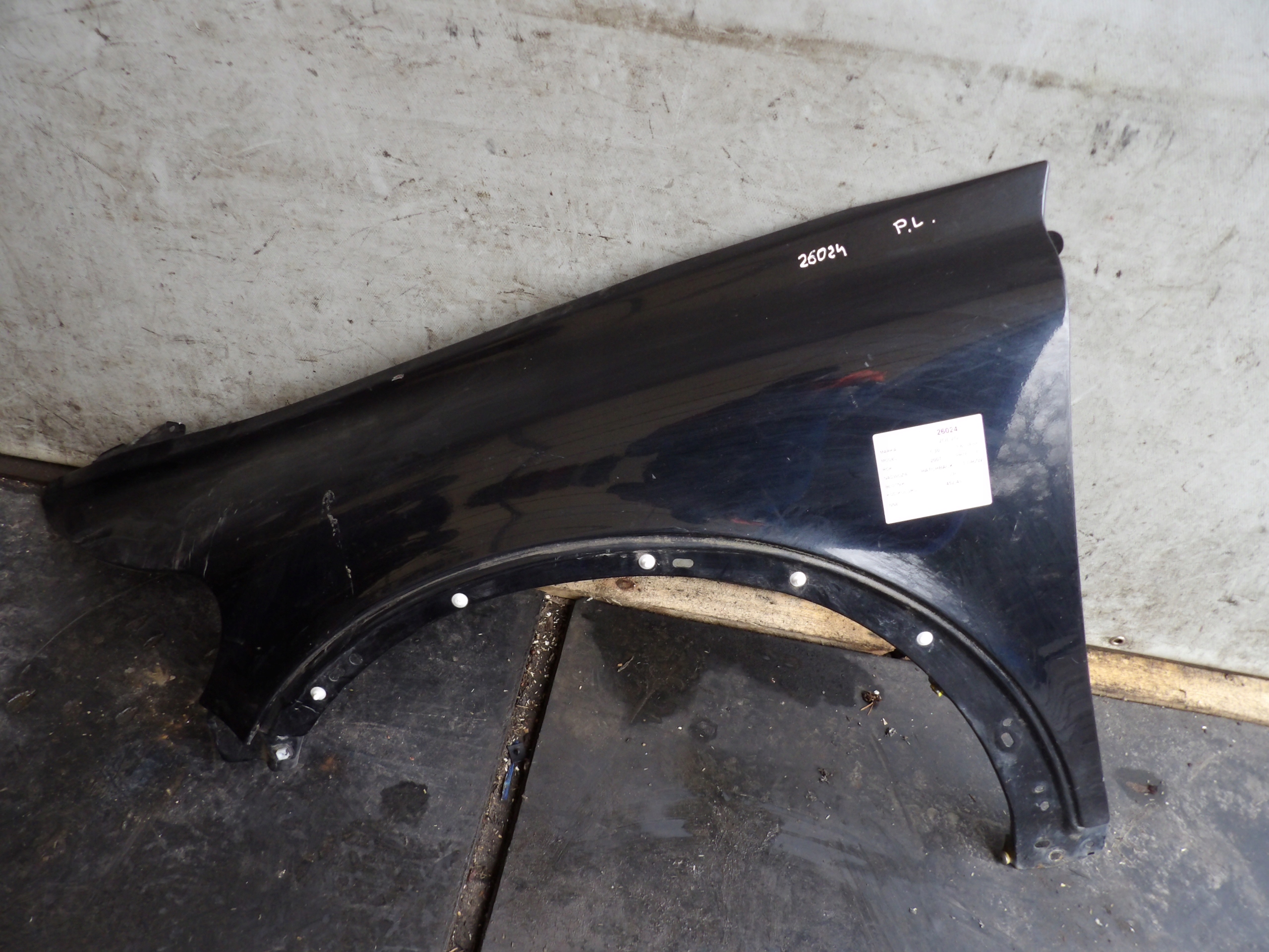 Volvo C30 fender left lak. 452-46