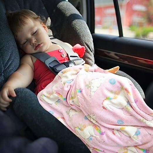 PODRÓŻNA PODUSZKA LUB KOC JEDNOROŻEC Model JEDNOROŻEC