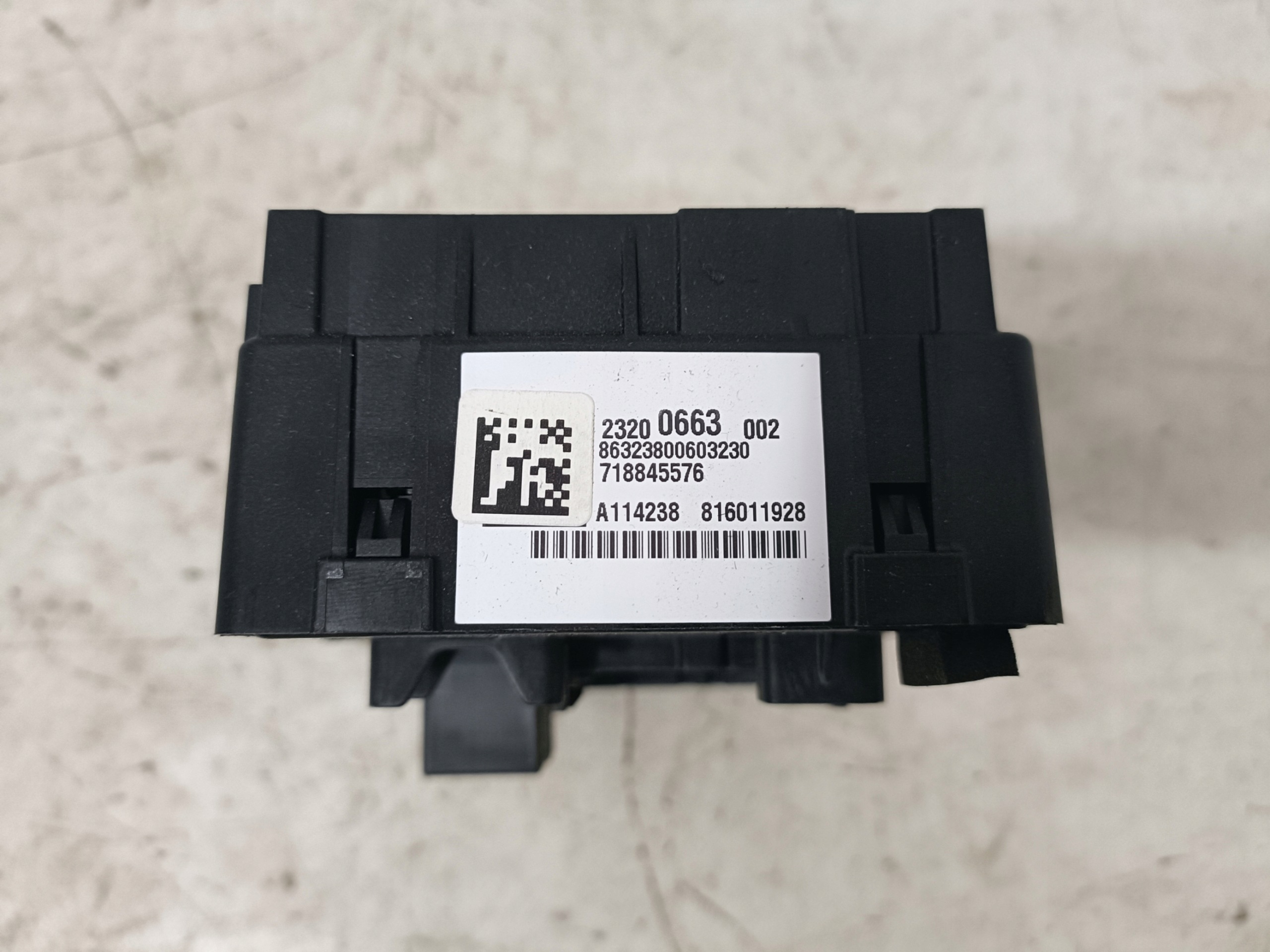 CADILLAC ESCALADE IV 2015 - 6.2 V8 Module fusibles 23200663