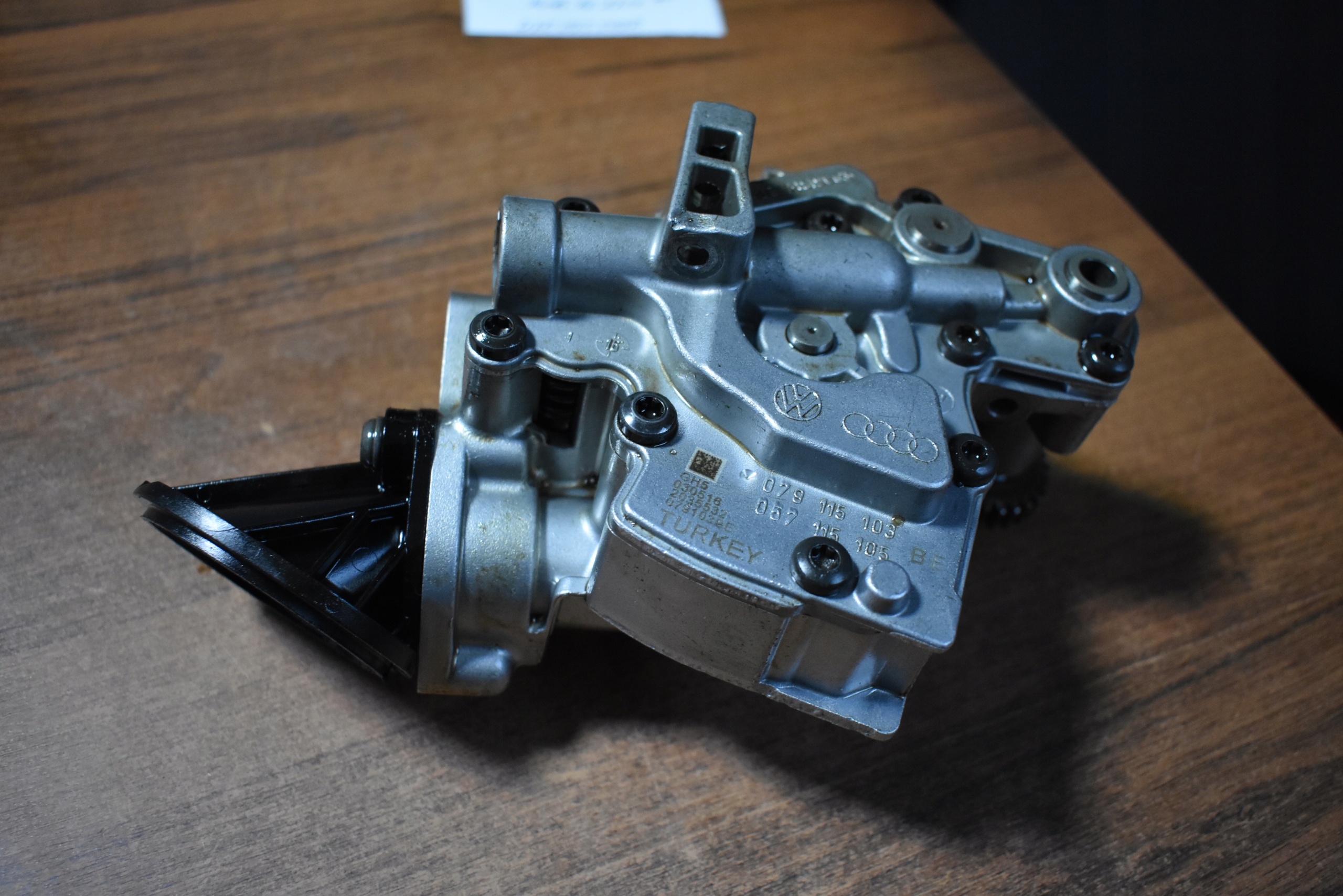 насос масляный Audi RS6 RS7 1