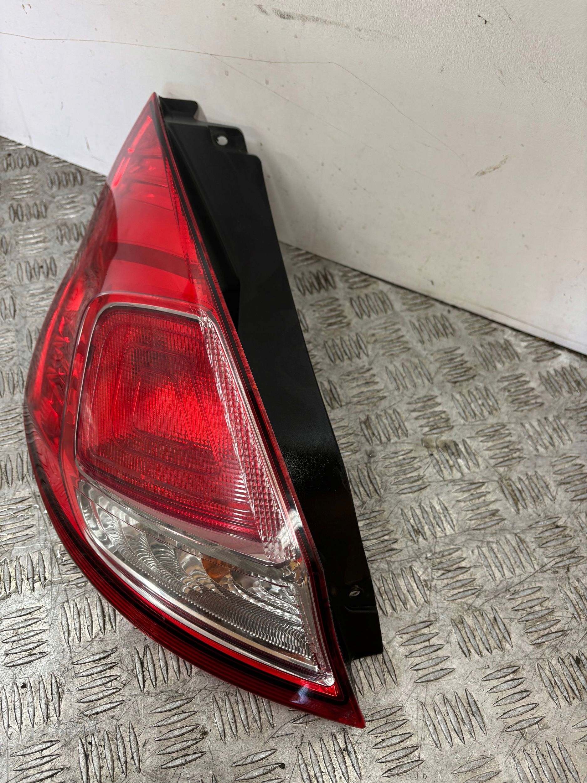 light rear part rear left FORD FIESTA MK7 LIFT 12