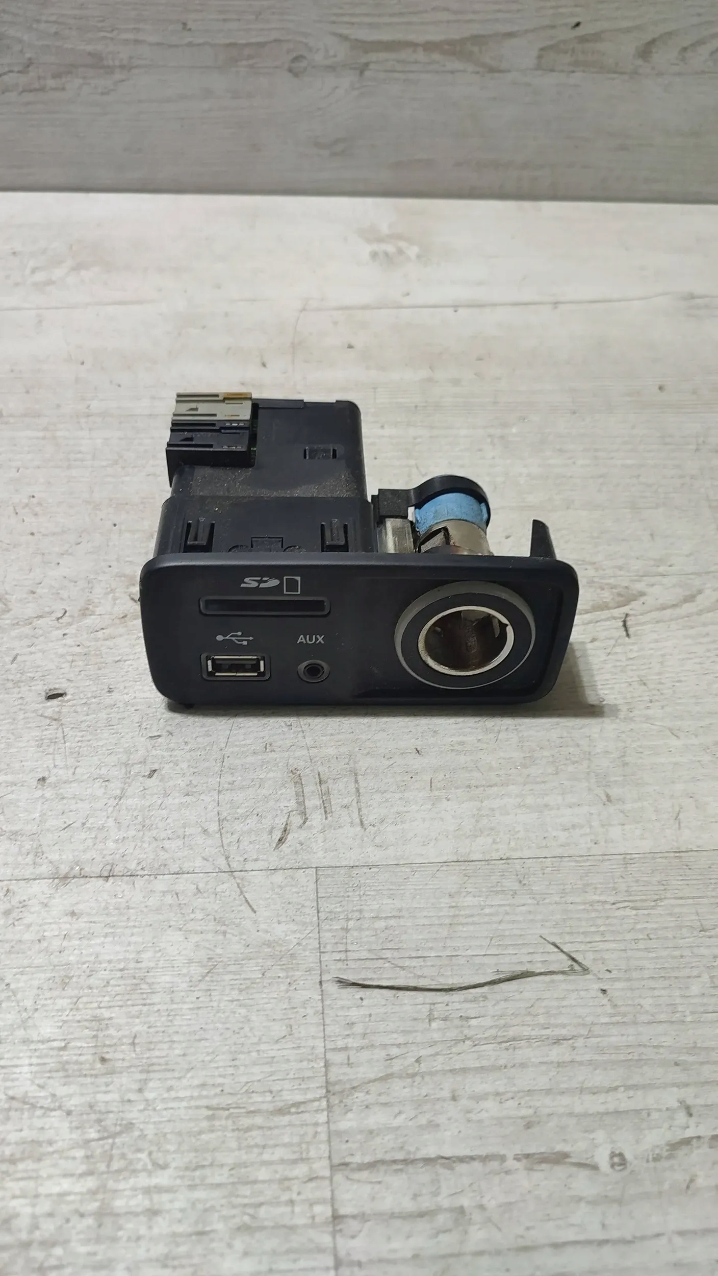 Jeep Cherokee KL 15r. 2.0d adapter zlacze USB