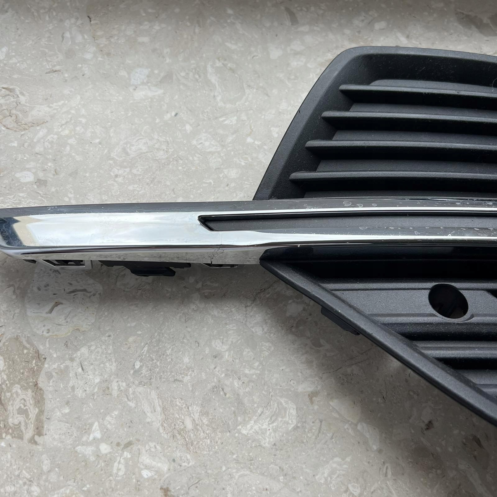 VOLVO XC60 2 II LIFT 21- grid spoiler of a bumper front left 32234948