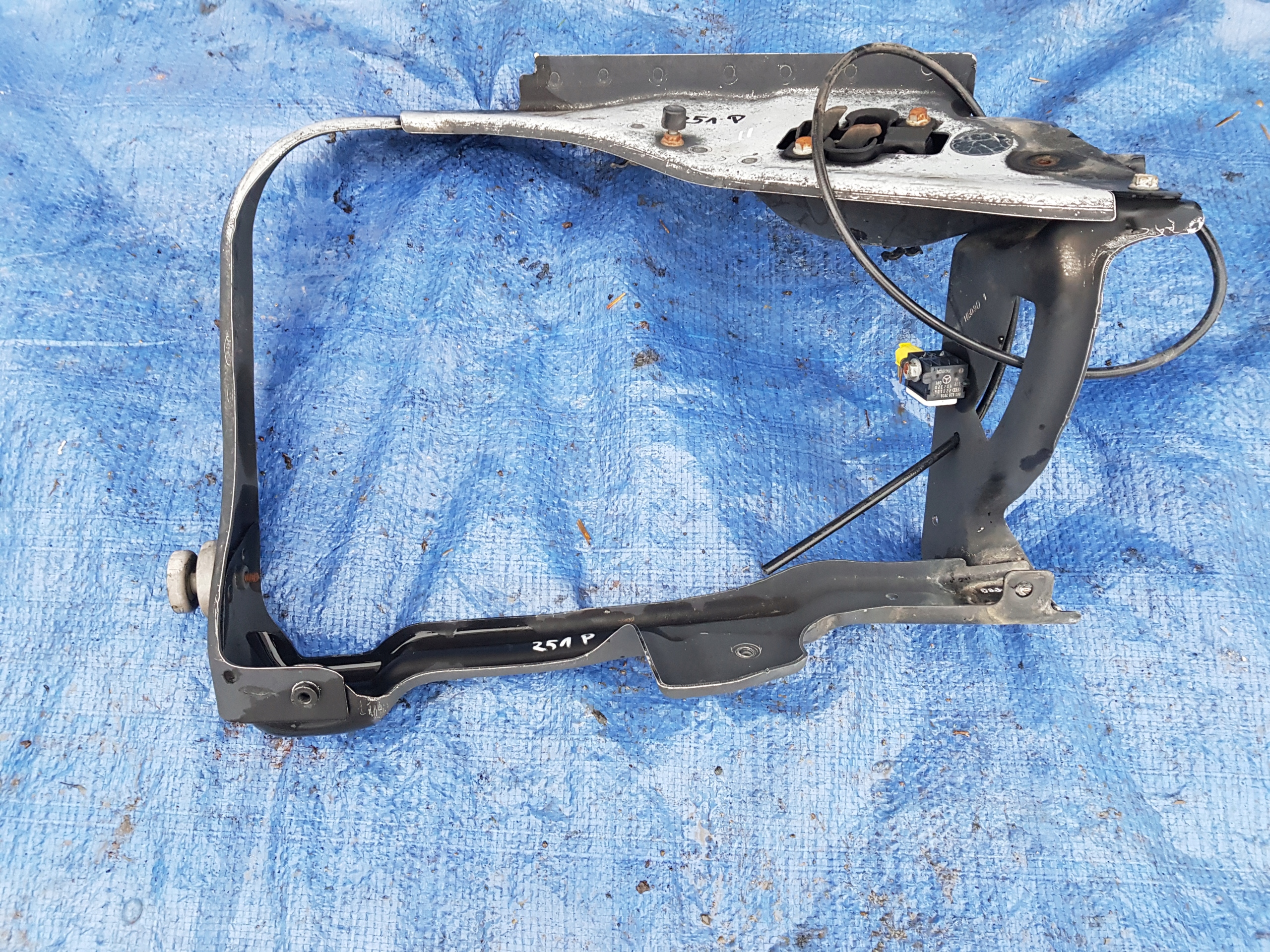 очкарик ремня фары MERCEDES W251 правый