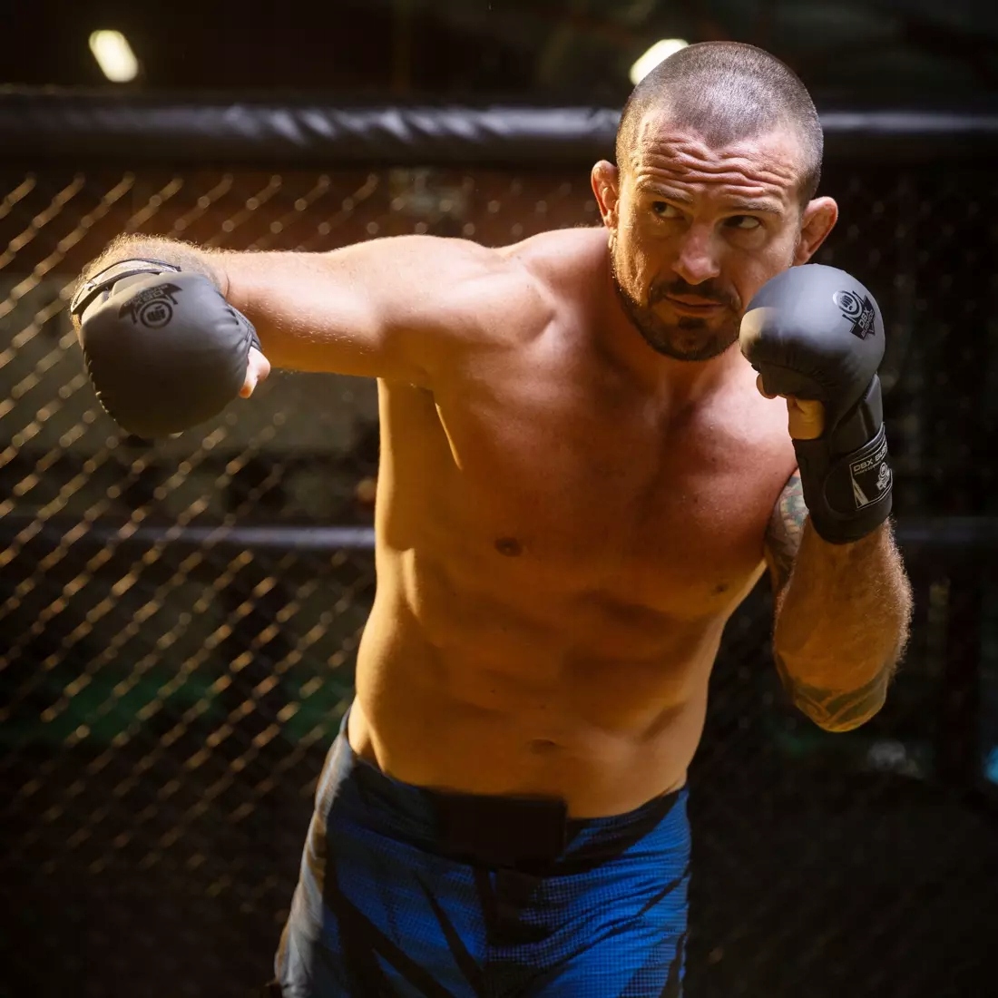 RĘKAWICE DO MMA TRENINGOWE CHWYTNE GRAPPLING PREMIUM NA TRENING BUSHIDO L Kolor dominujący czarny