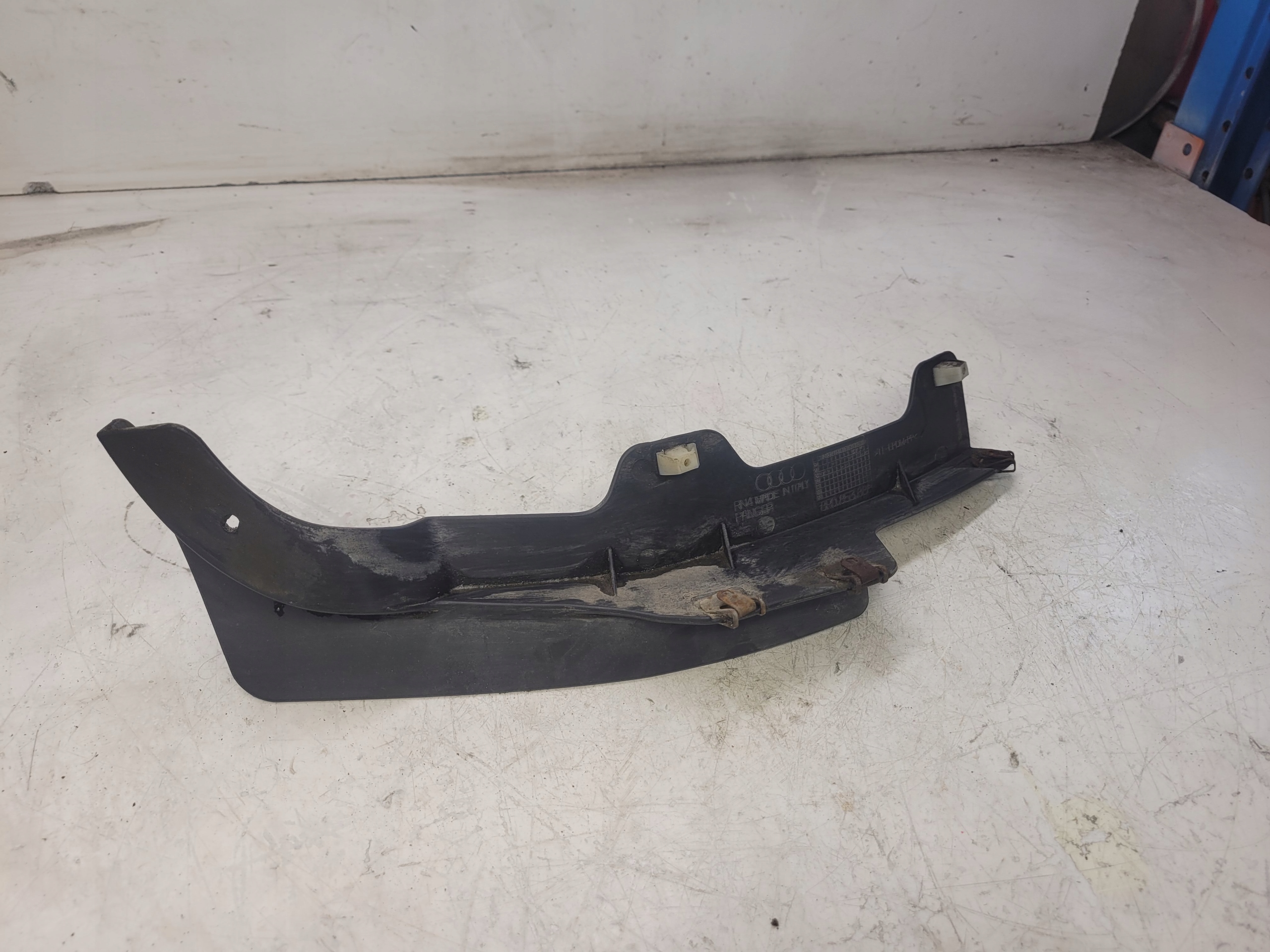 mudguard flap SPOJLERA right AUDI Q5 8R 8R0853888