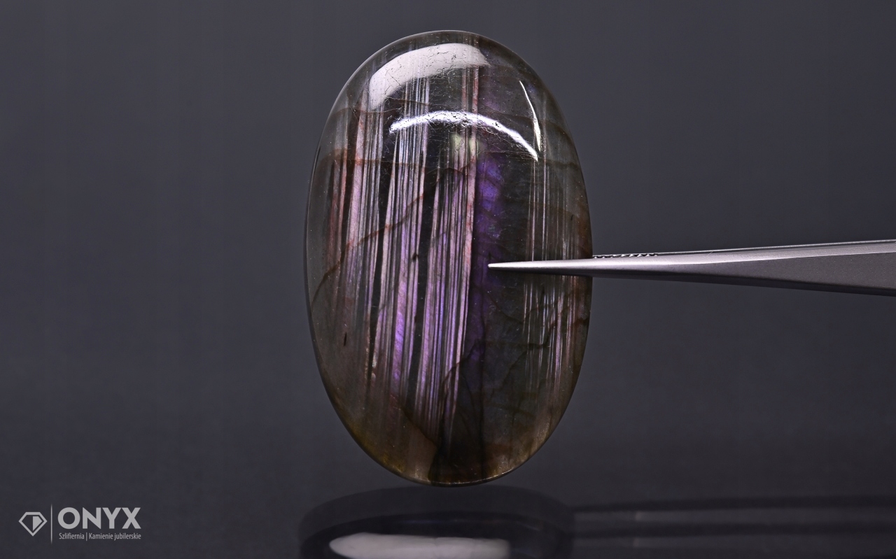 Labradorit kabošon ovál 49,5x30,5 mm