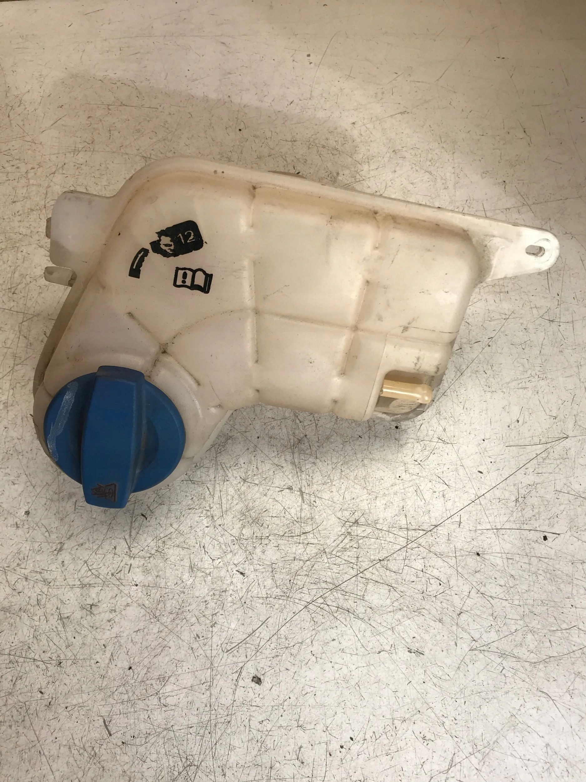 Réservoir eau AUDI A6 C6 LIFT 4F0121403N