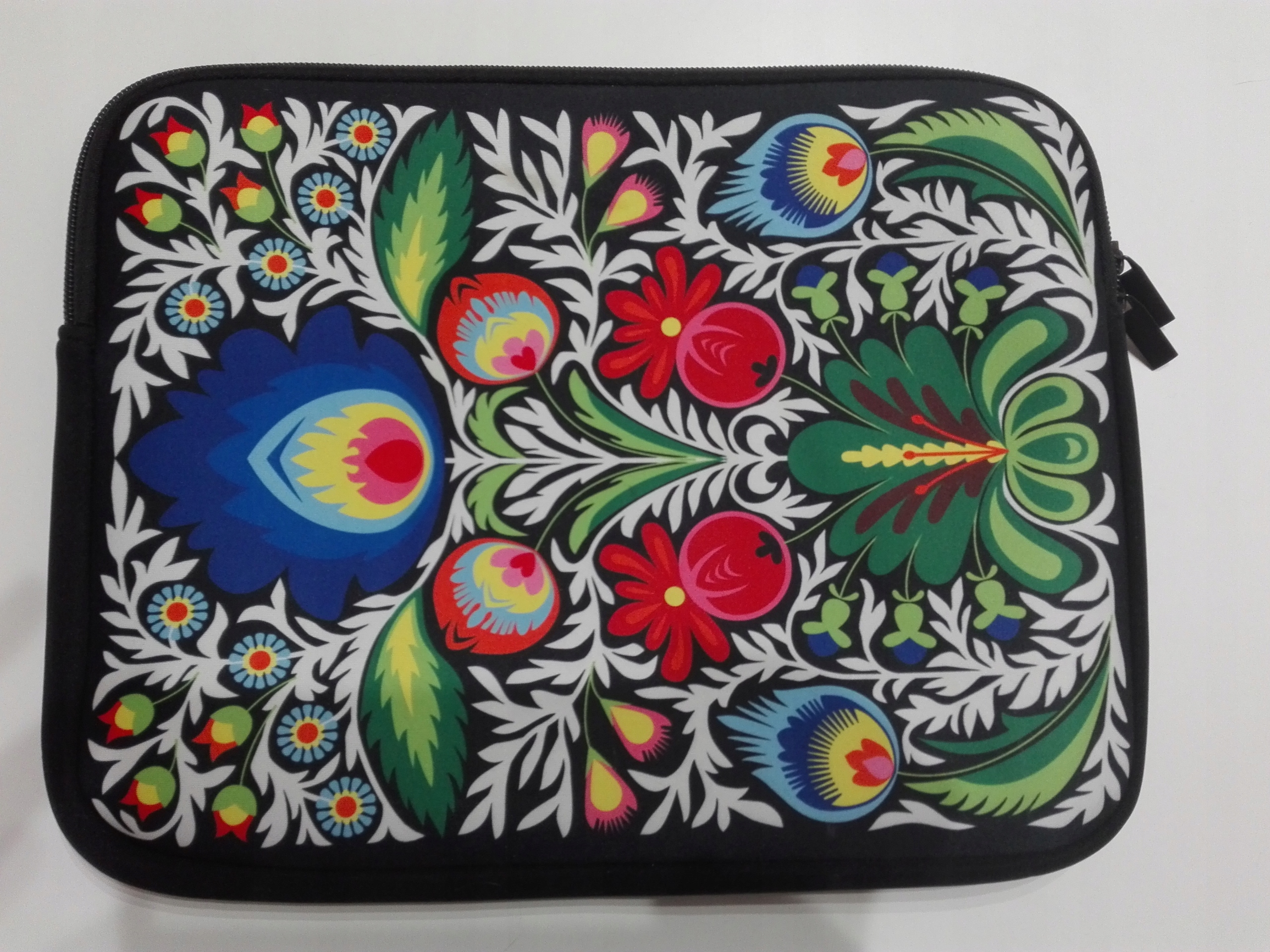 Uniwersalny pokrowiec o wymiarach ok32x24 cm