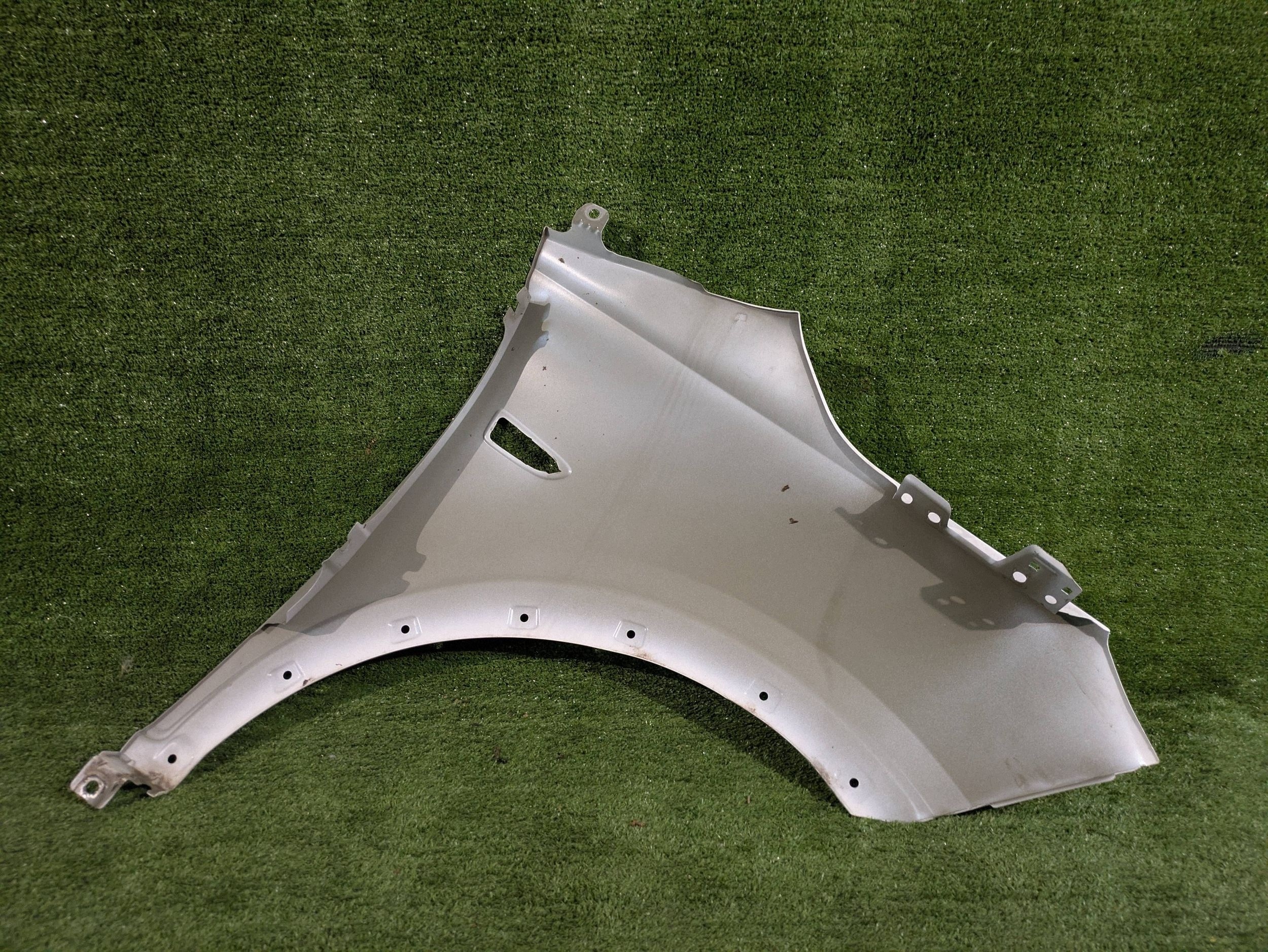 fender front left front OPEL CROSSLAND X NR.B743
