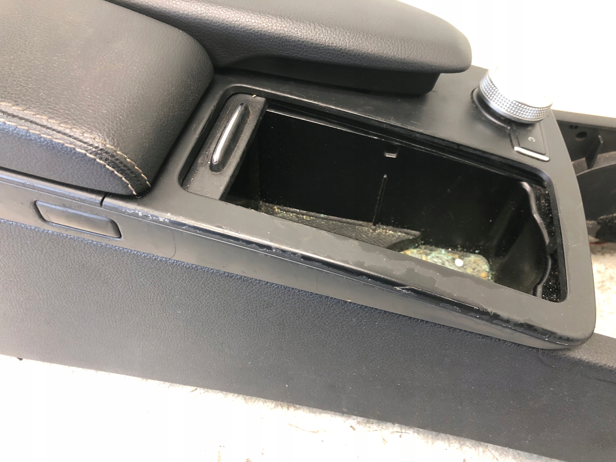TUNEL mitte MERCEDES W204 A2046800150 EUROPA
