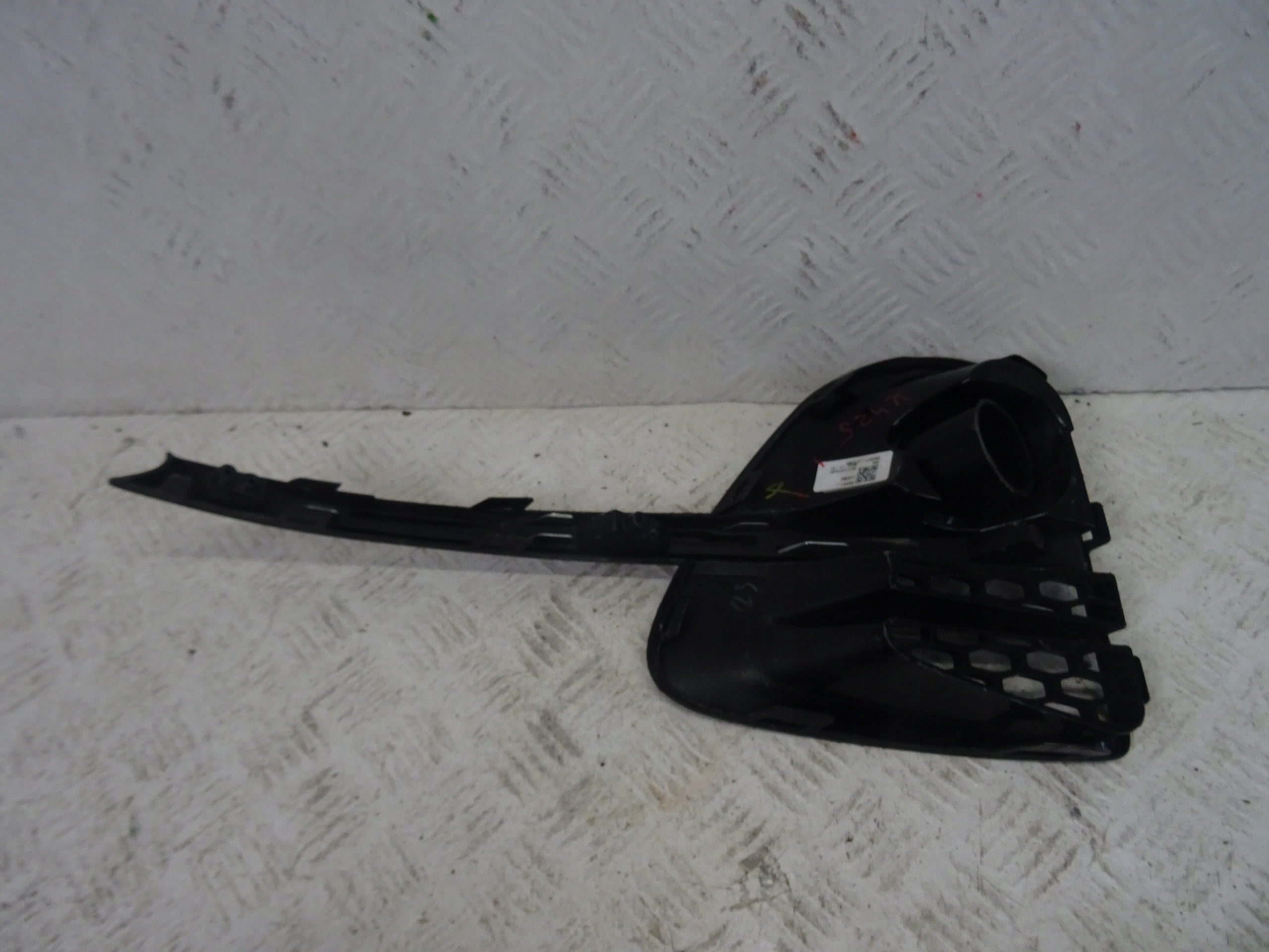 grid of a bumper front front left KIA XCEED 86551-J7CB0