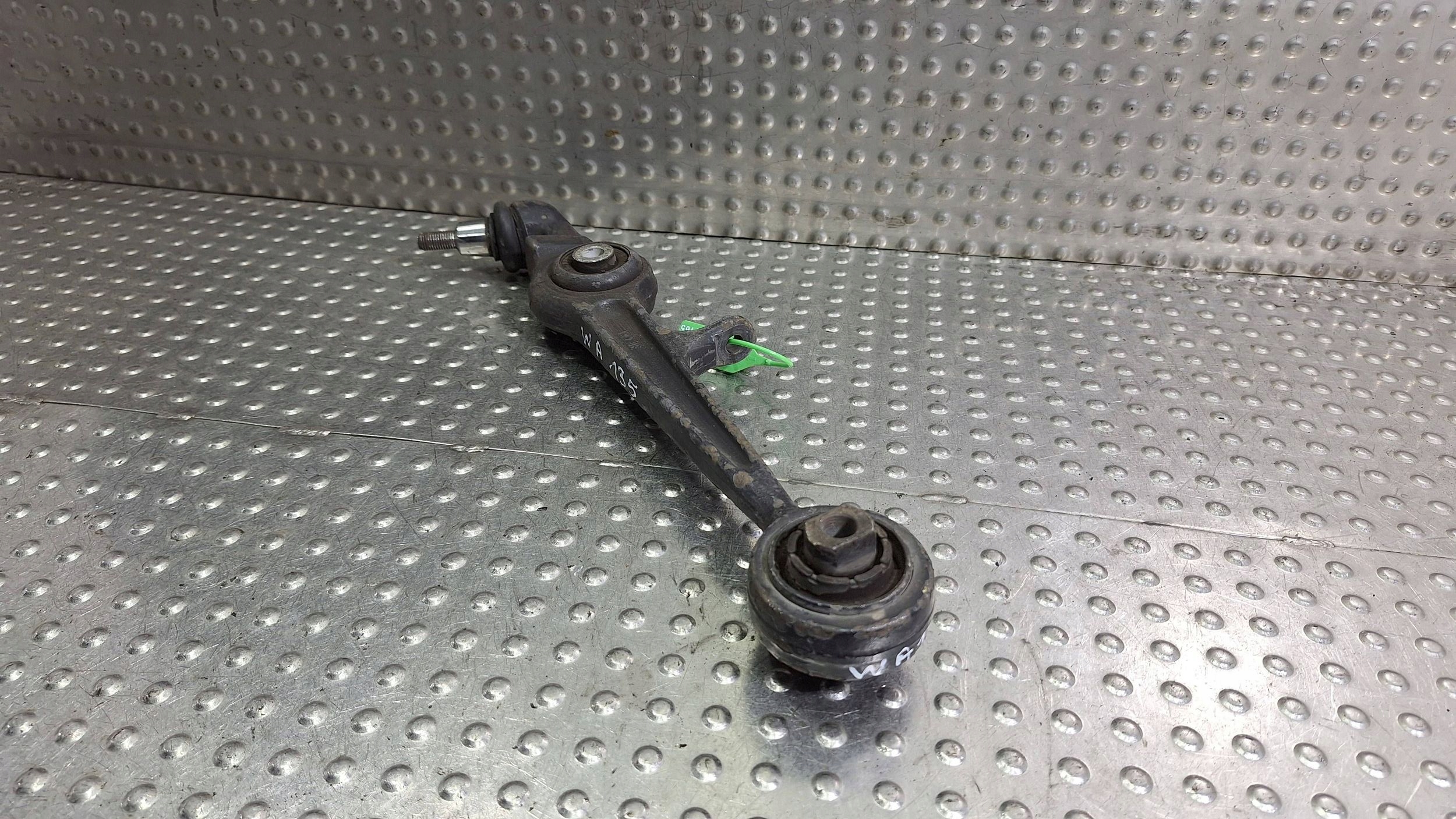 arm left front 4D0407155D VW PASSAT B5 AUDI A4 B5 A8 D2