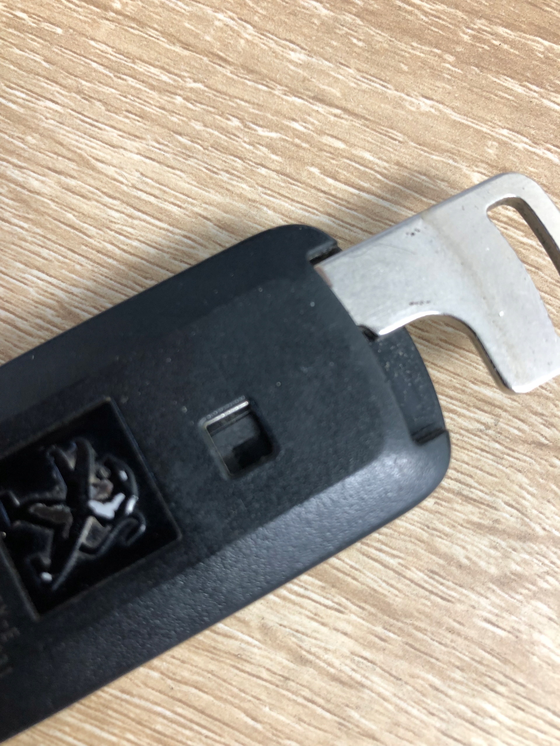 KLUCZYK PILOT PEUGEOT G8D-644M-KEY-E Typ samochodu Samochody osobowe