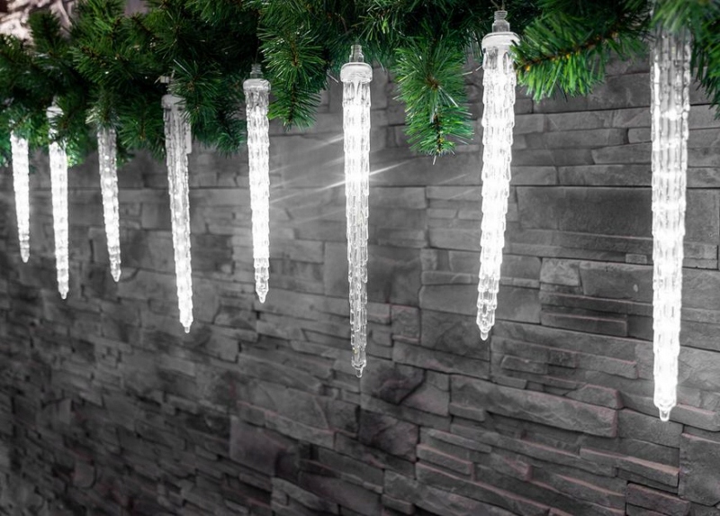 MagicHome Svetelná reťaz Icicle 16 cencúľov 352 Led 4,5m studená biela