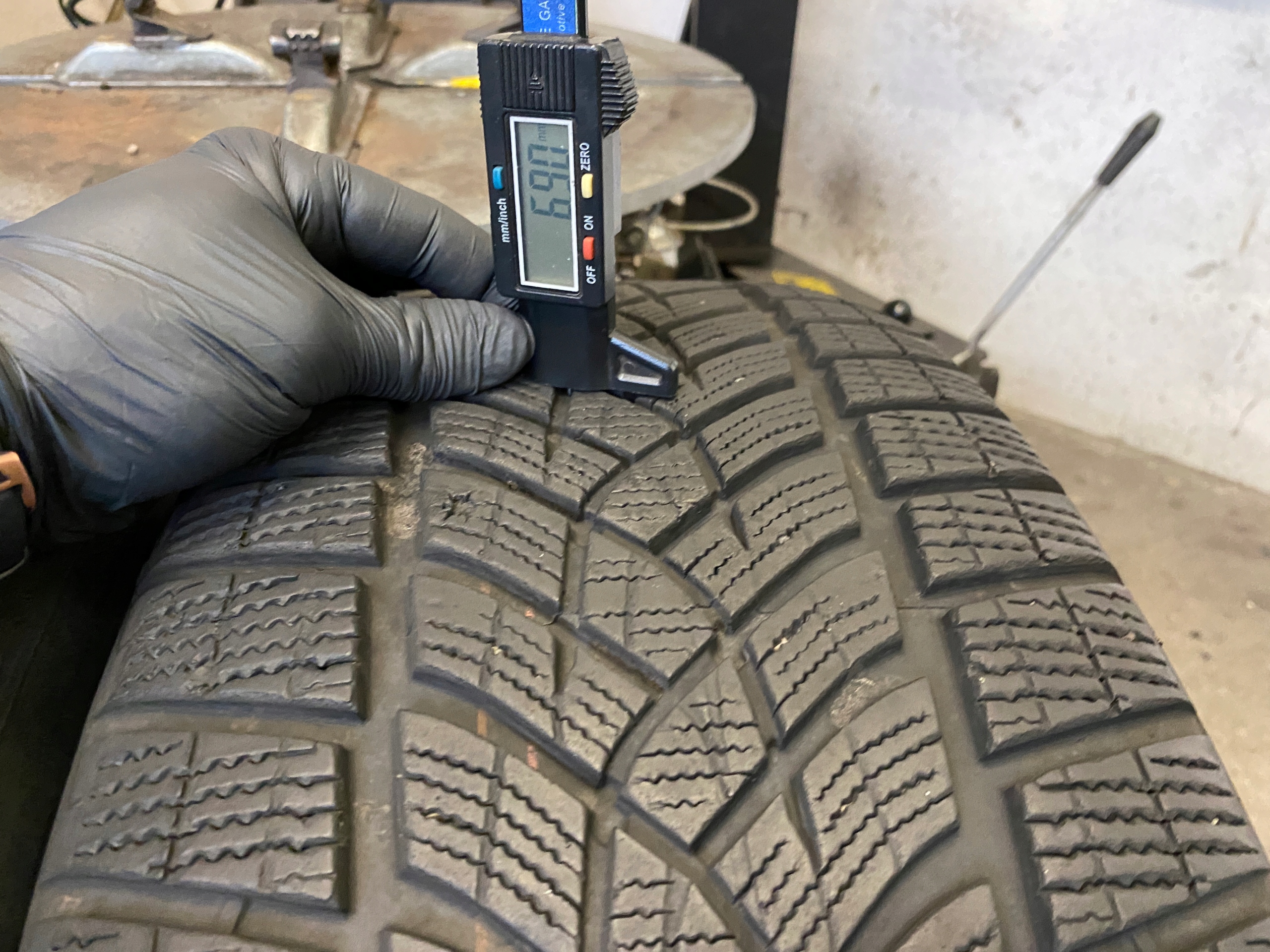 2 tyres winter 255/55R20 110V Goodyear UltraGrip Performance 7mm