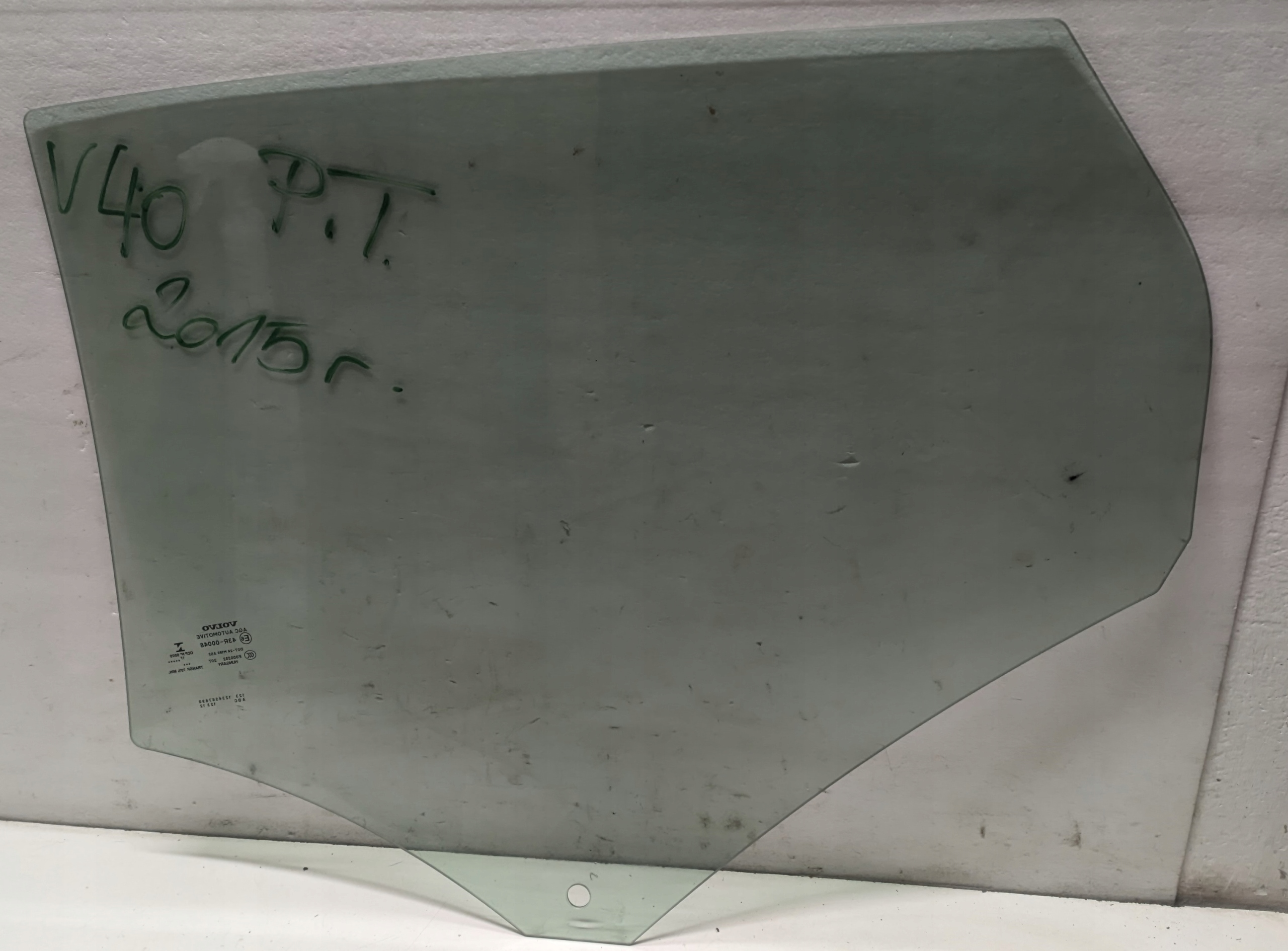 VOLVO V40 15R window door right rear part