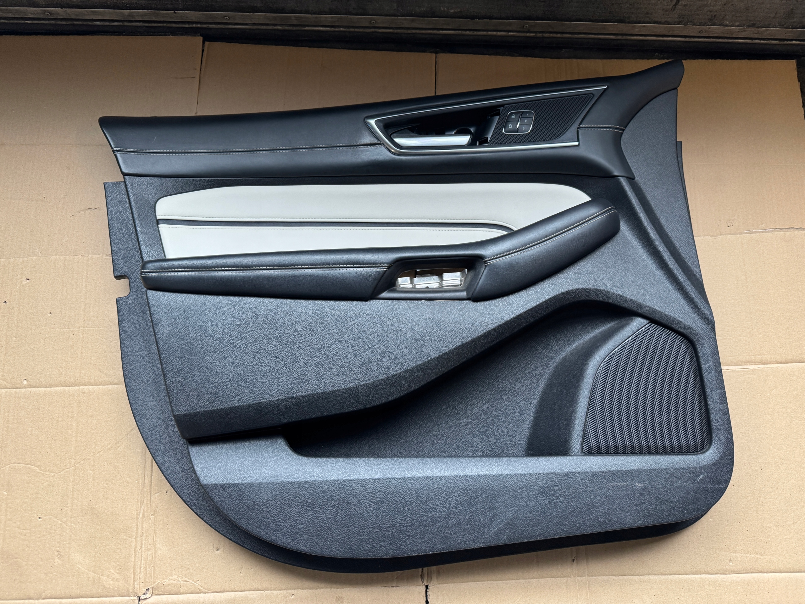 FORD Edge II MK2 дверные карты левый передний