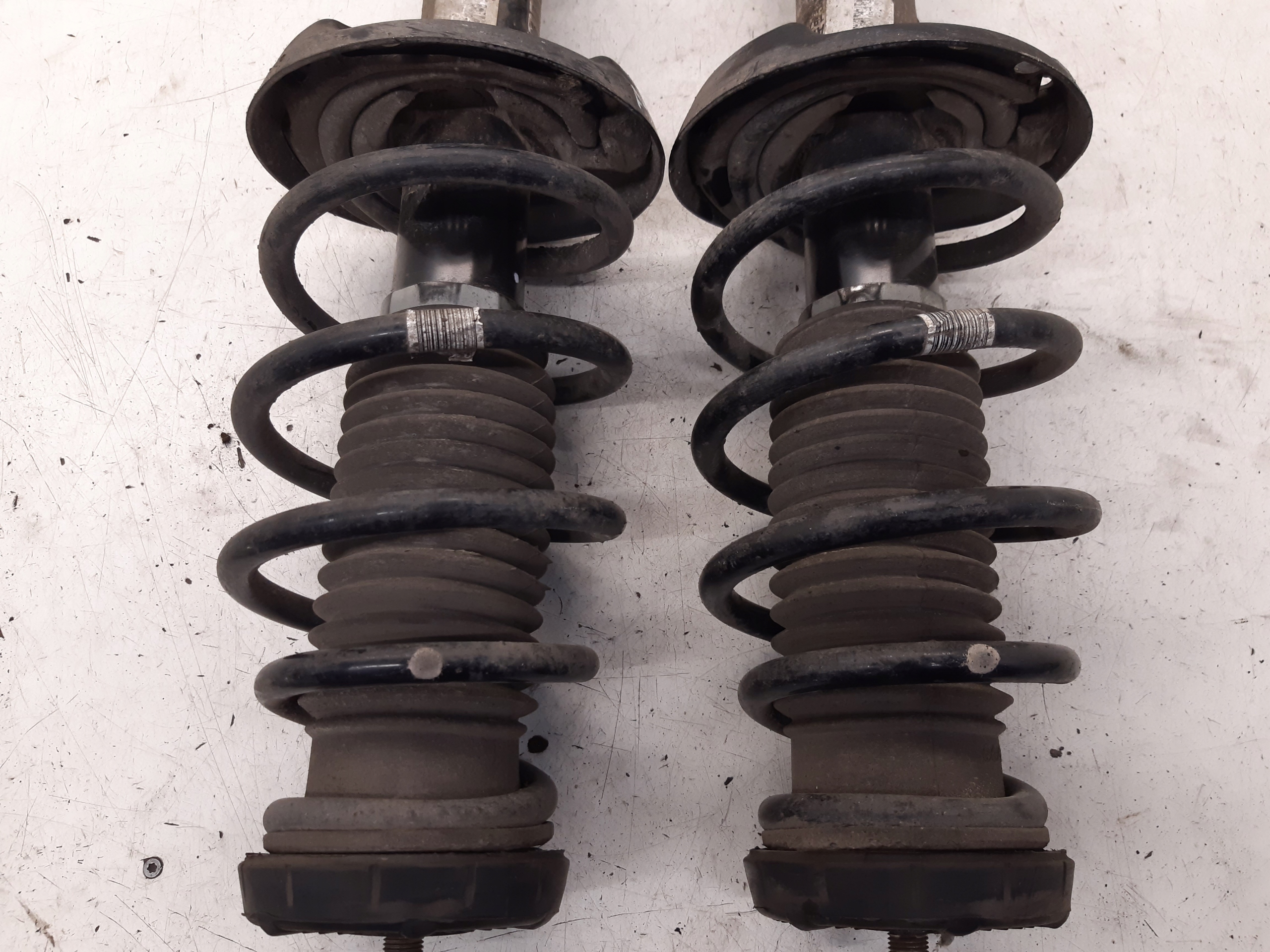 shock absorbers springs front para 13412612 Opel Astra J