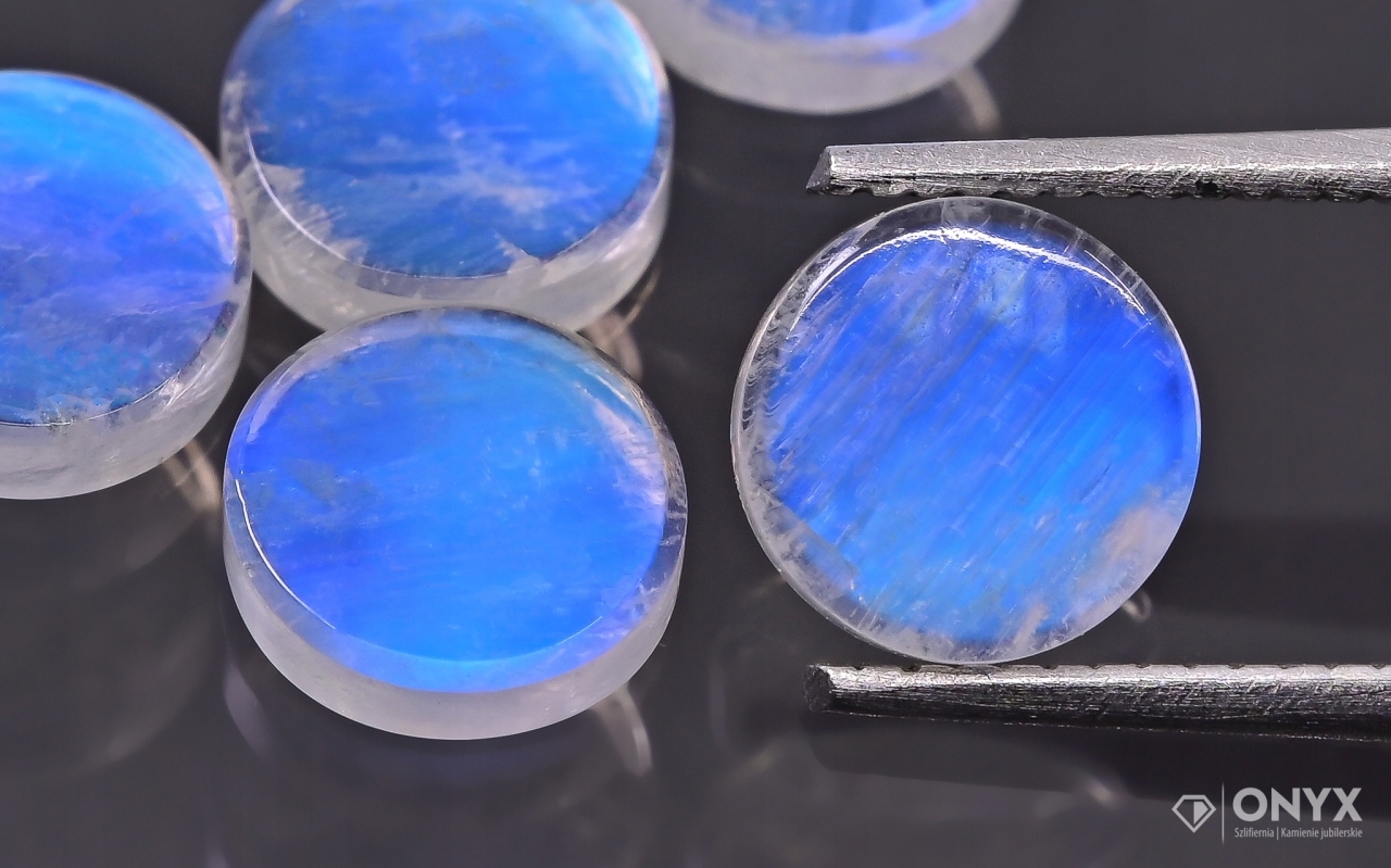 Měsíční kámen modrý A mělký kulatý fi 12