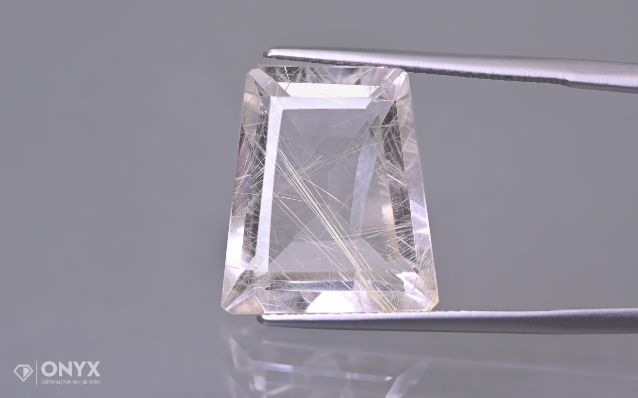 Křemen s rutilem fazetovaný nepravidelný 16,5x15 mm