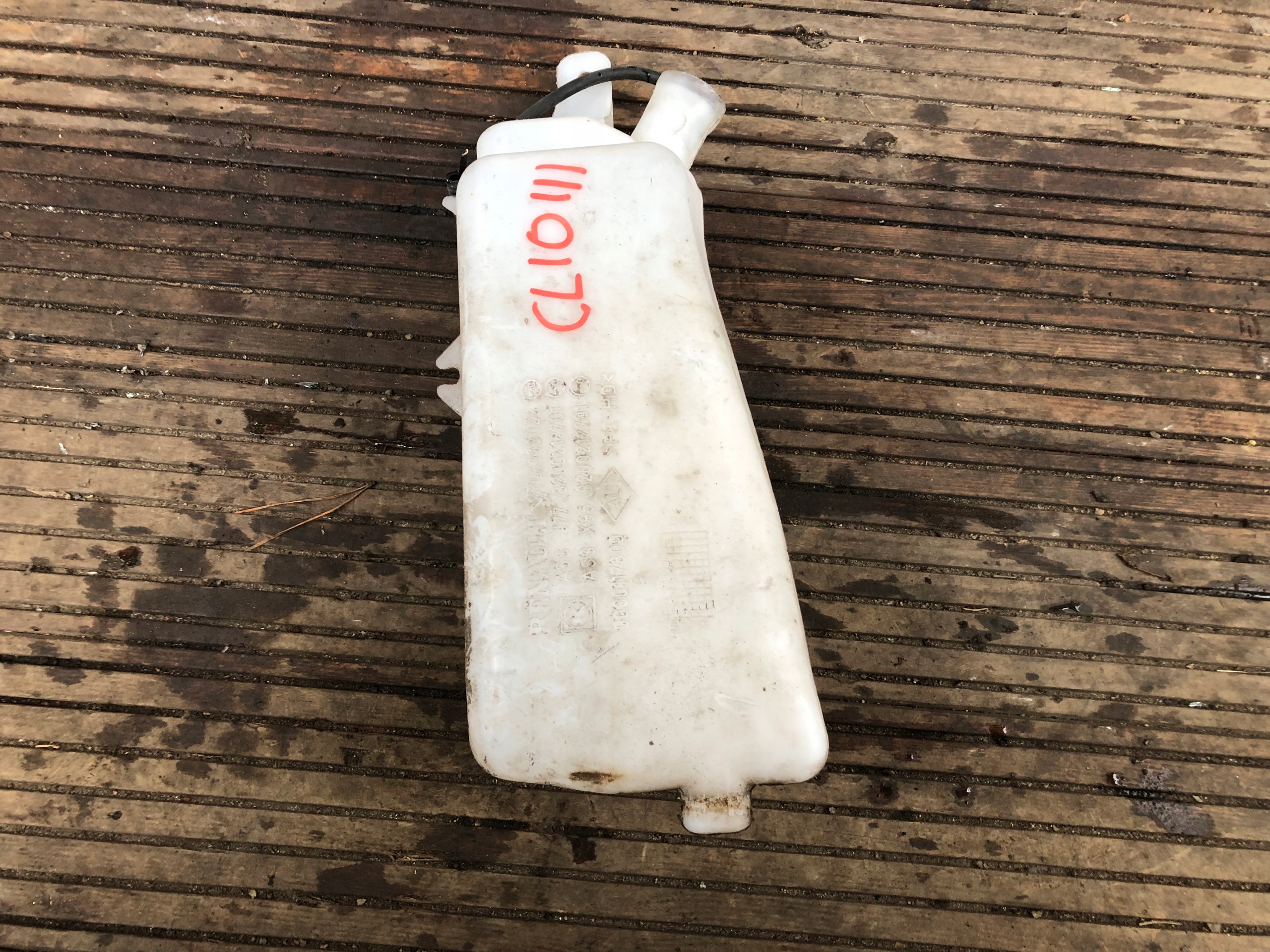 washer fluid tank RENAULT CLIO III 7701058023