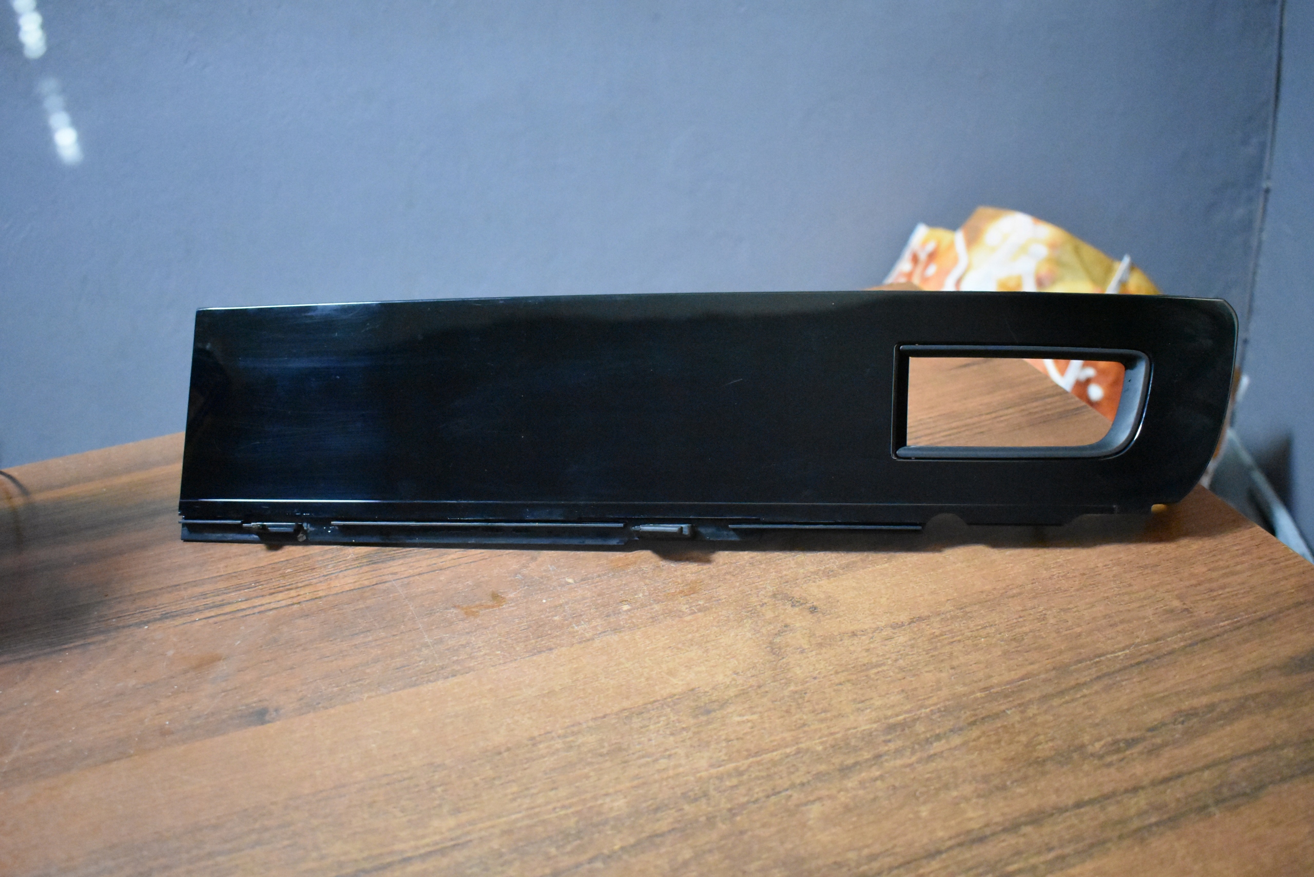 Moulage DECOR Console PORSCHE TAYCAN 1