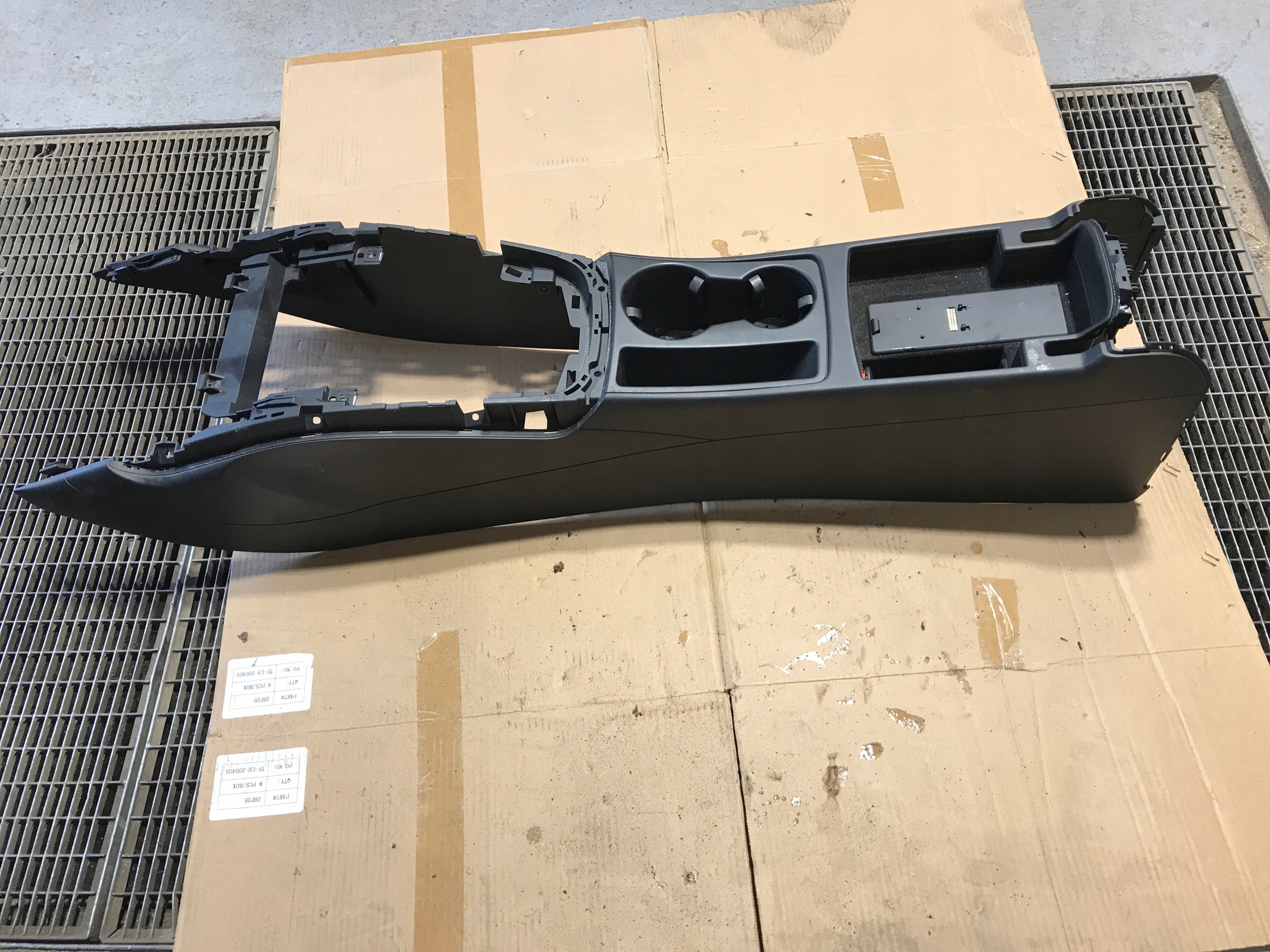 TUNEL mitte AUDI A4 B8 8K0863244A
