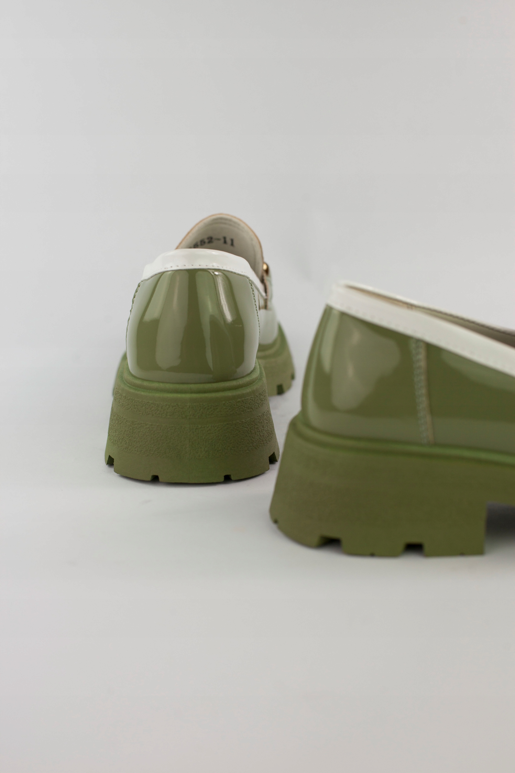 Półbuty WORKERY mokasyny SLIPPERY lakierowane (39) Model PRETY_6552_11_GREEN
