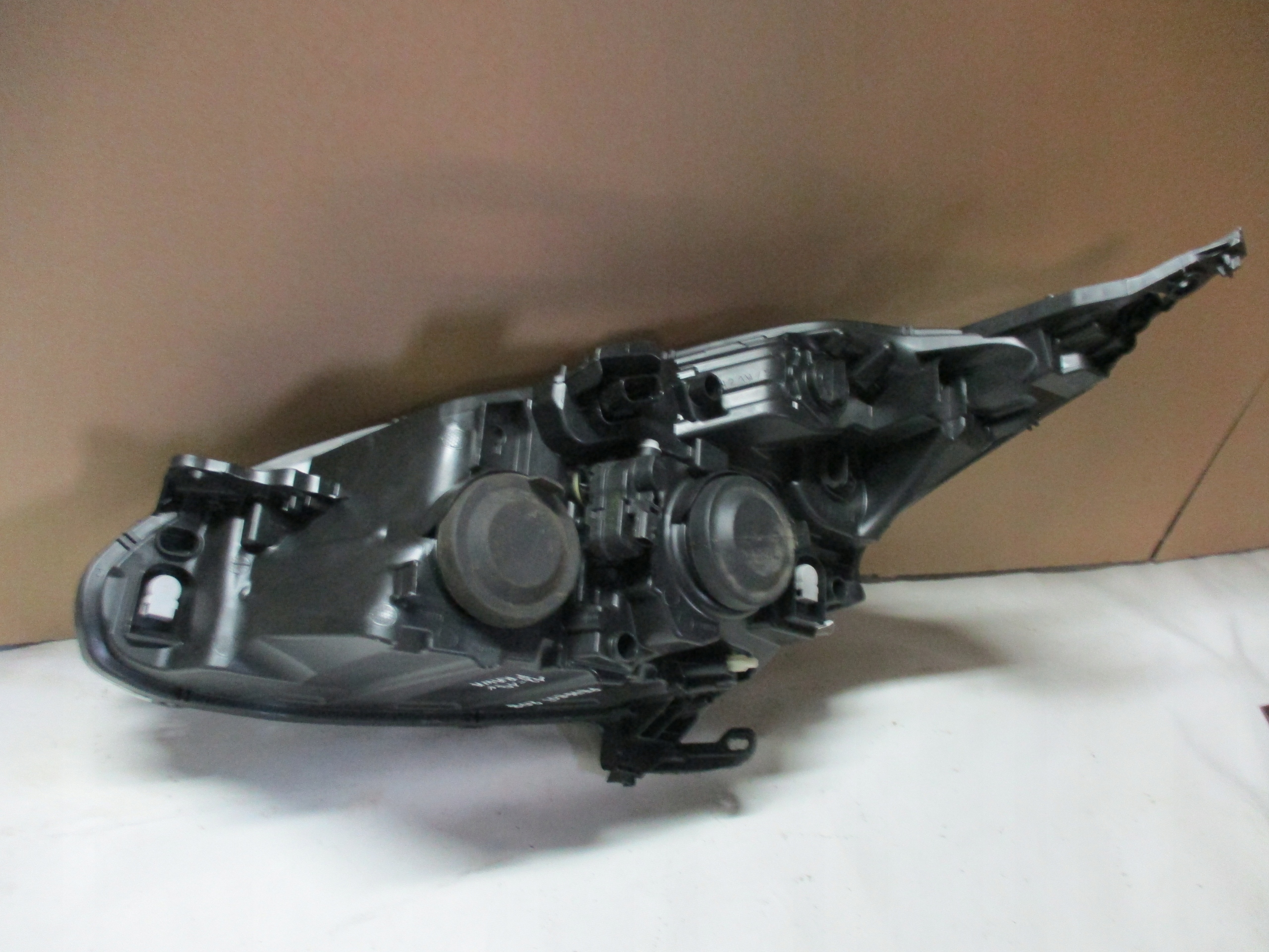light right front front Peugeot 208 12-19r 9802221280