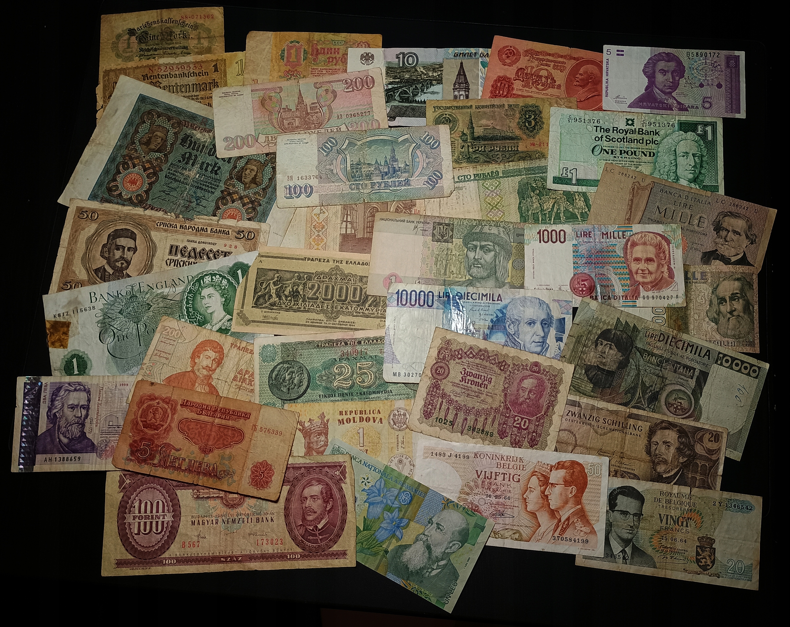 ZESTAW 33 BANKNOTÓW - EUROPA