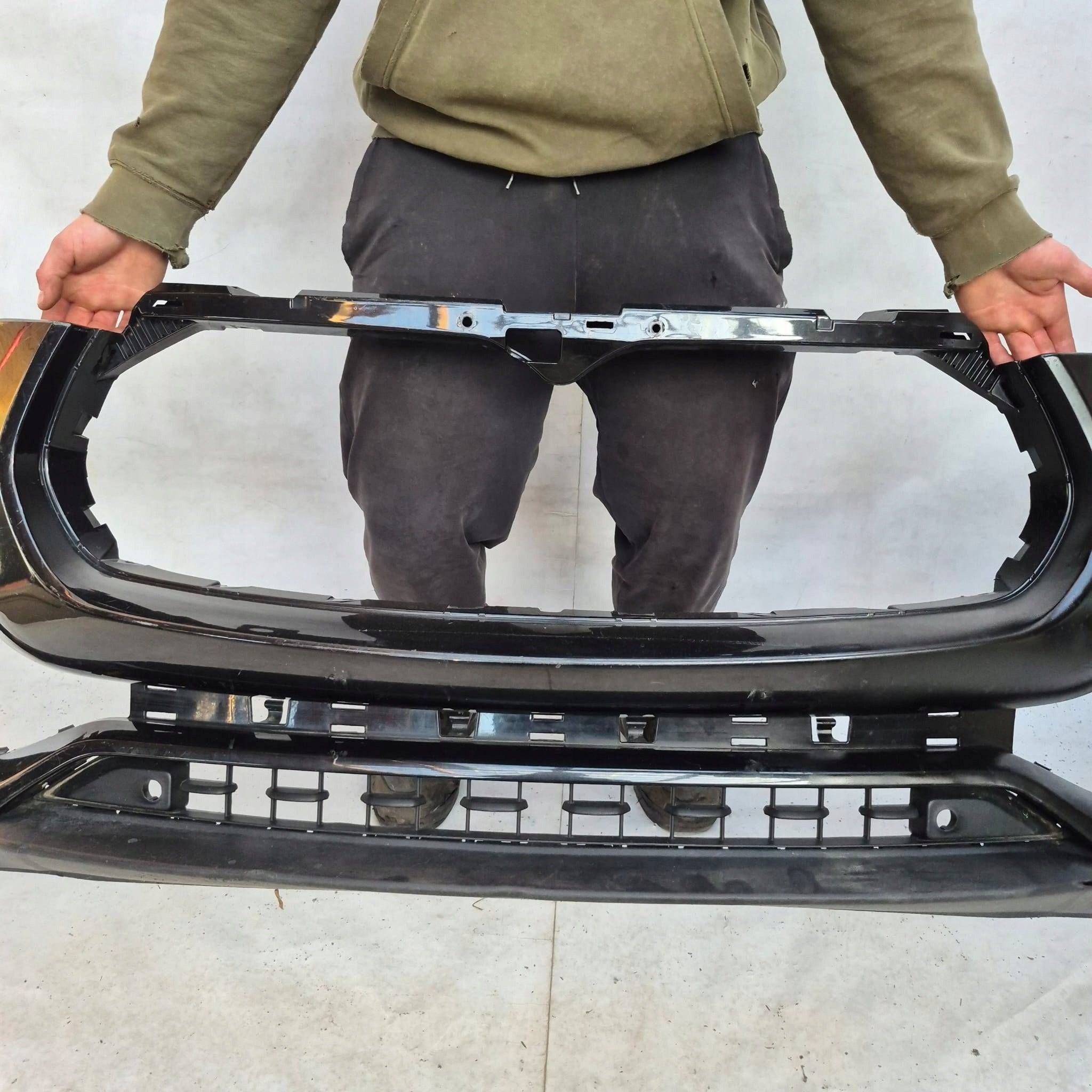 MASERATI LEVANTE 16-24 bumper front front PDC