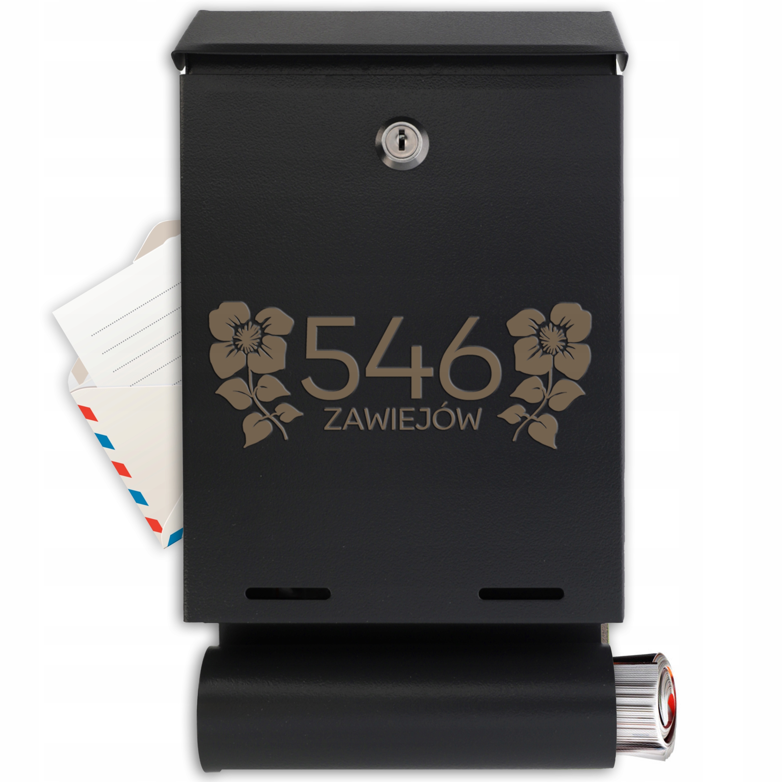 Černá poštovní schránka s adresní trubkou a nádherným gravírovaným vzorem