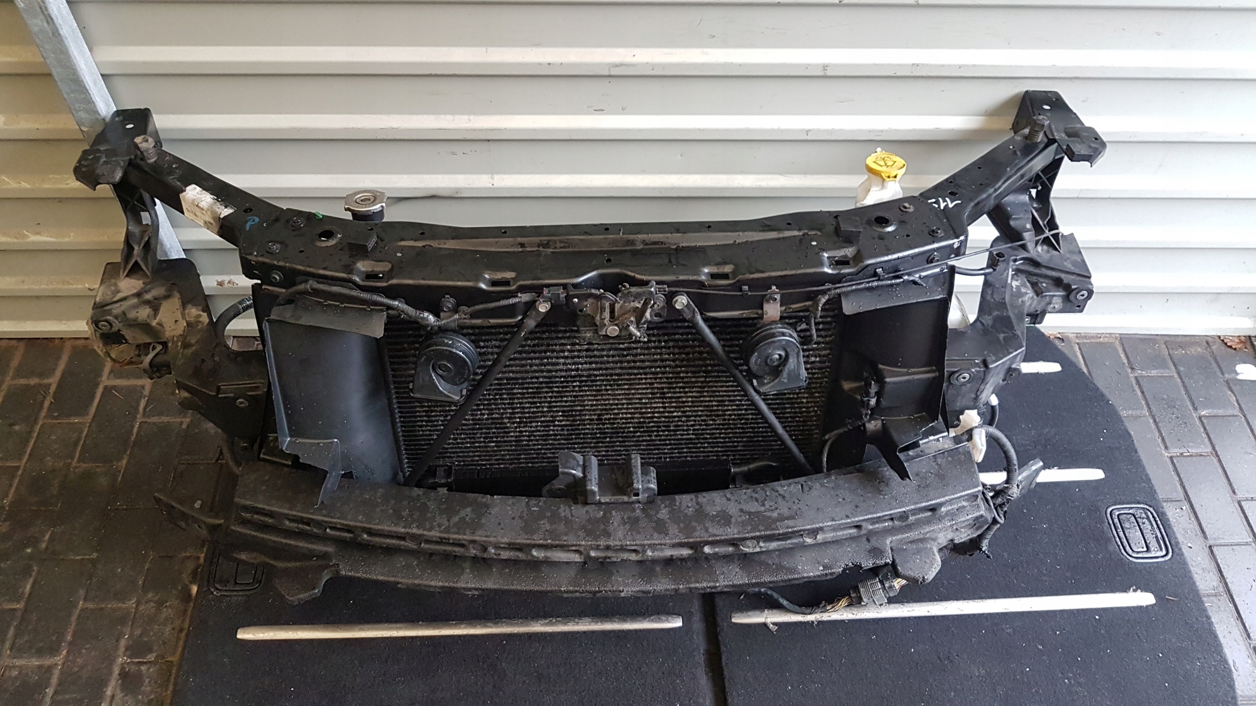 JEEP GRAND CHEROKEE WK2 5.7 PAS PRZEDNI CHŁODNICE