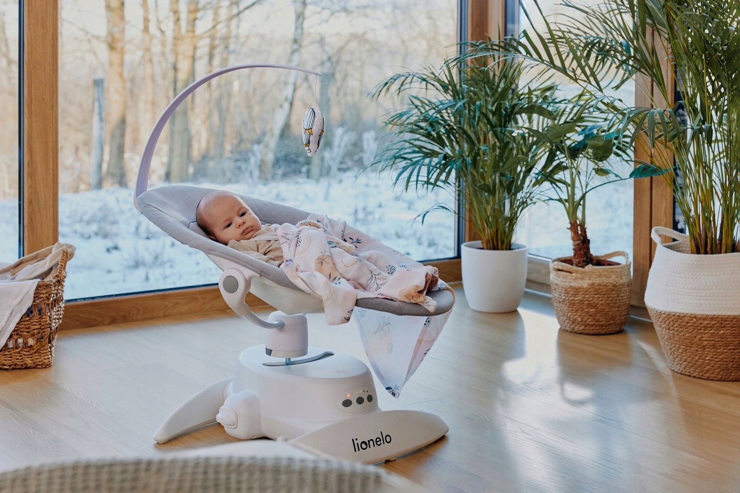 Elektrinė sūpuoklė, 360° sukimasis, valdymo pultas 0-9kg Lionelo Iris, gamintojo kodas LO-IRIS