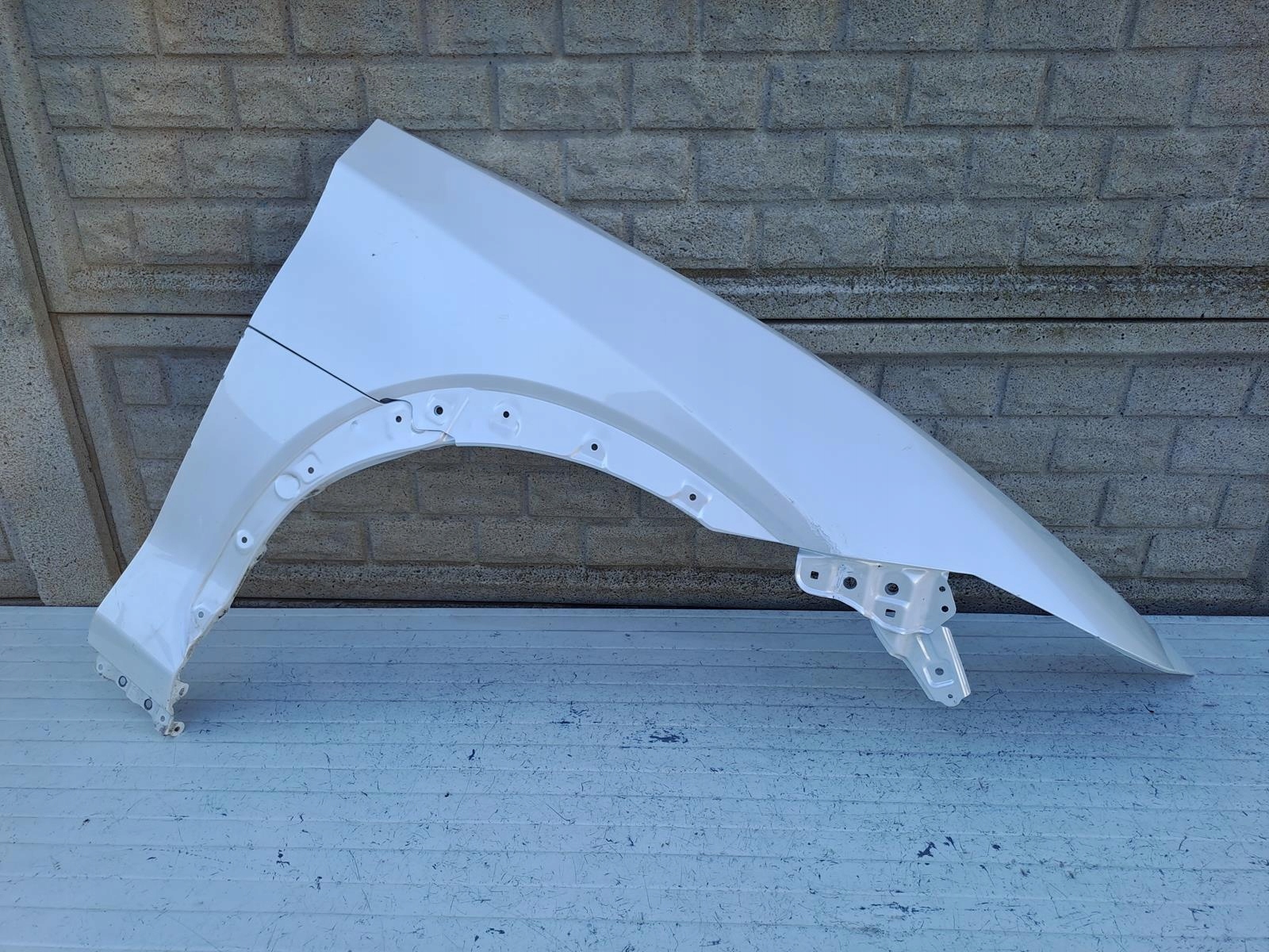 LEXUS RZ 2022-24 BŁOTNIK PRAWY PRZEDNI