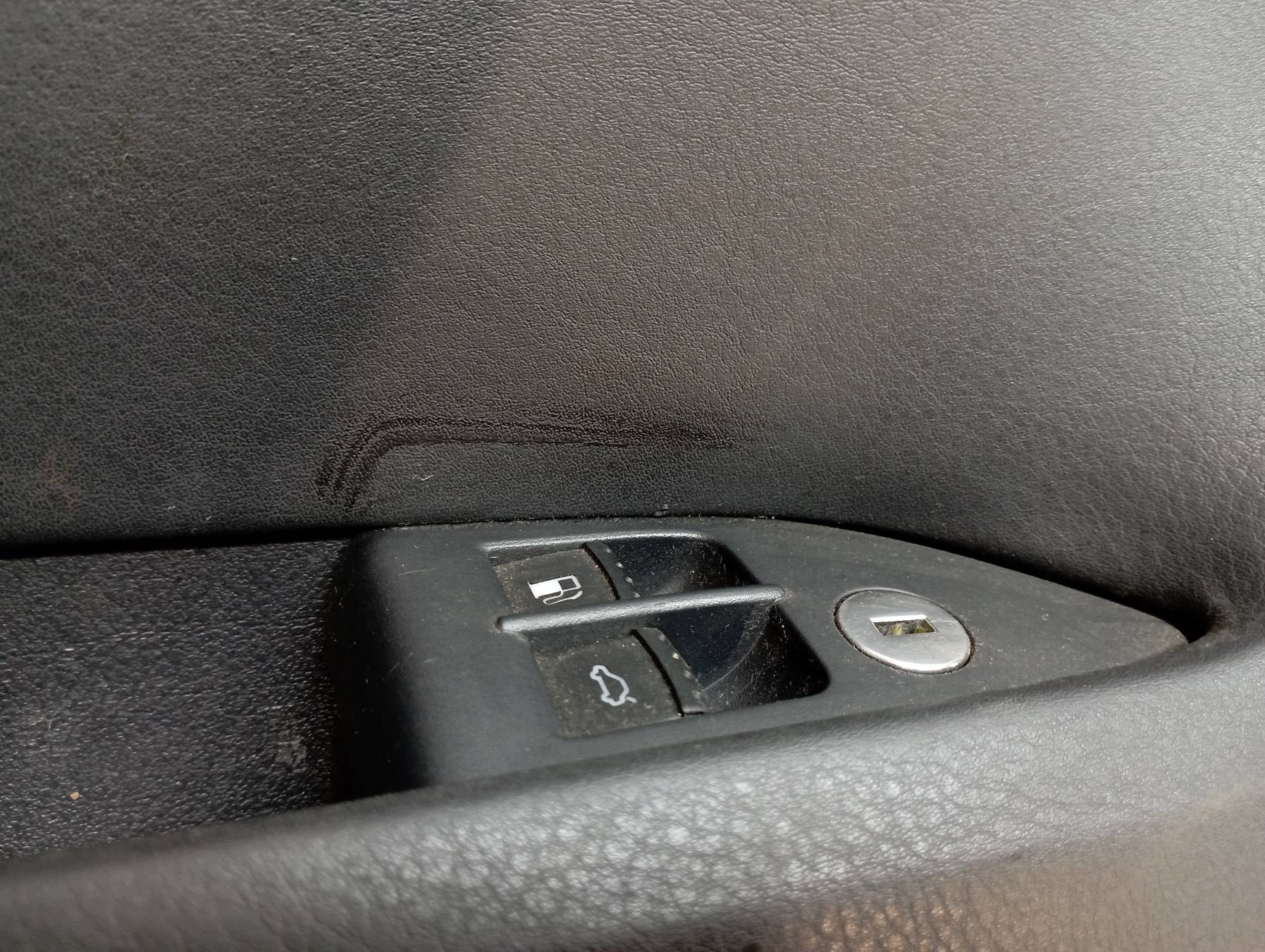 upholstery side left front driver´s leather 0447540590 Skoda Superb and