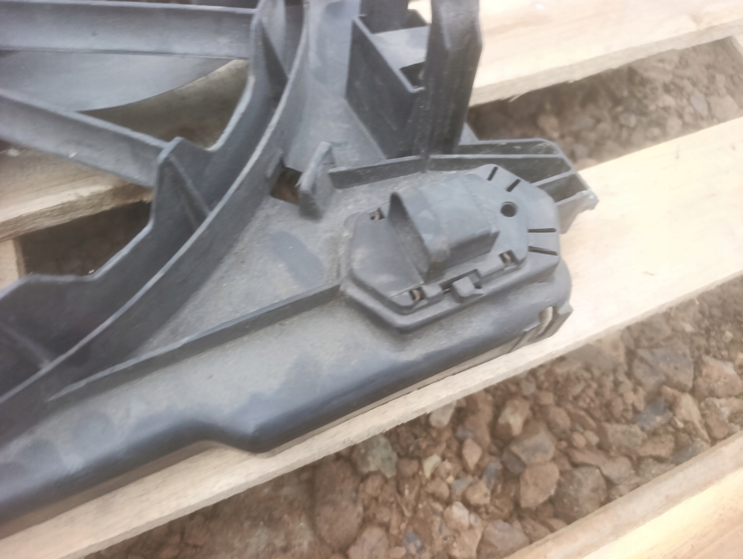 ventilátor chladiče RENAULT SCENIC II 2 2.0 8240357