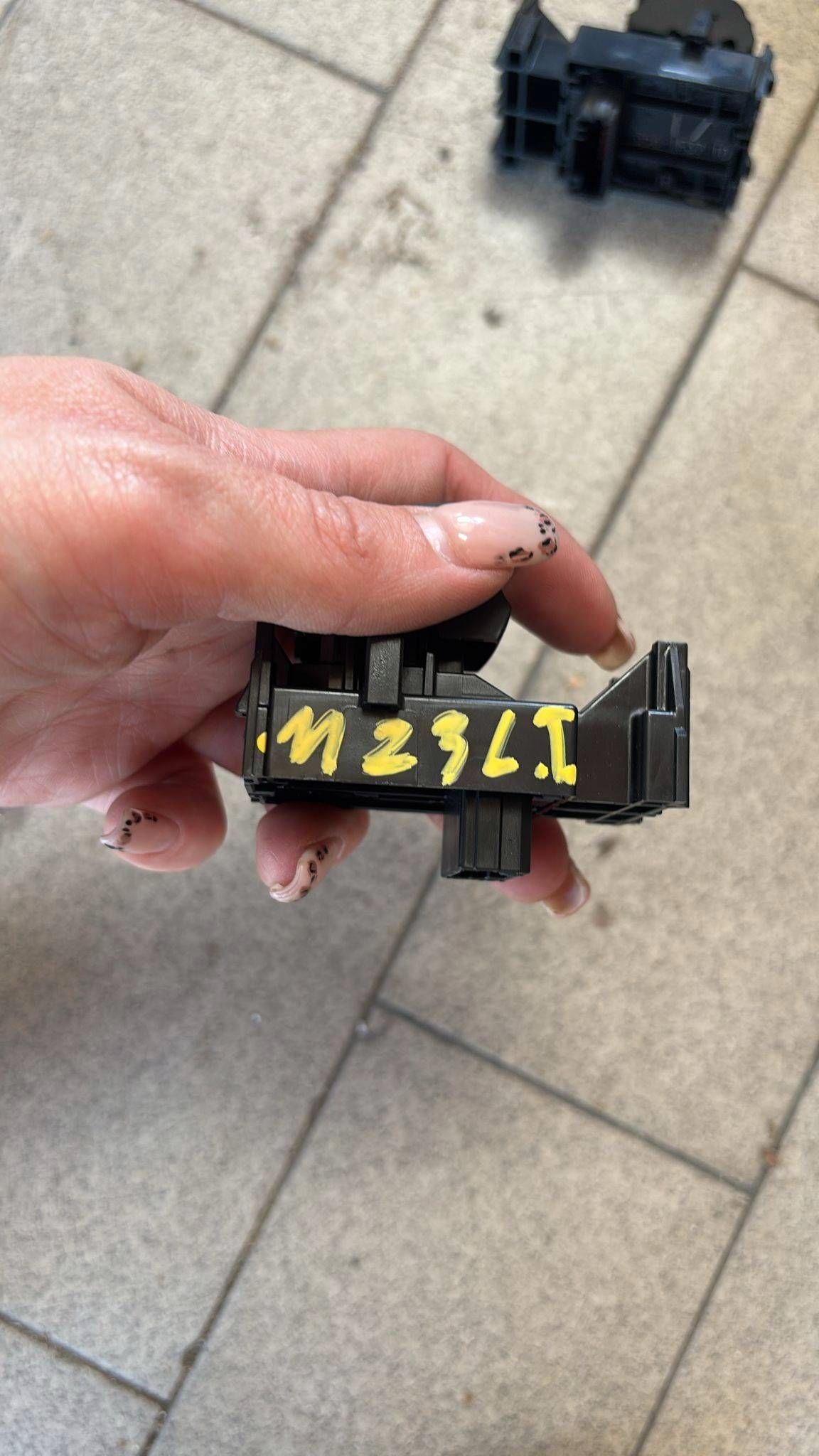 window control switch Mazda 2