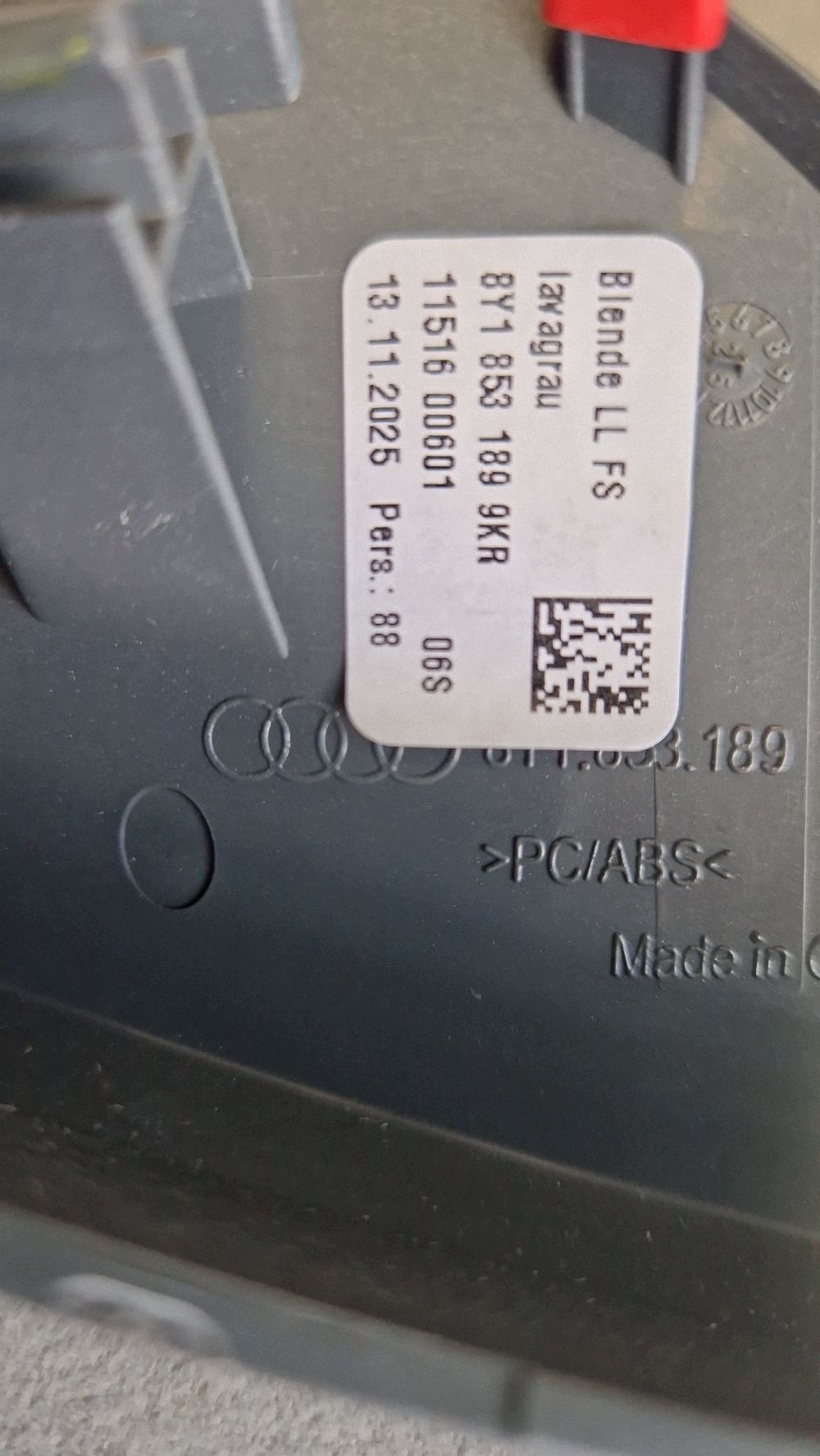 Audi A3 8Y moulding cover 8Y1853189