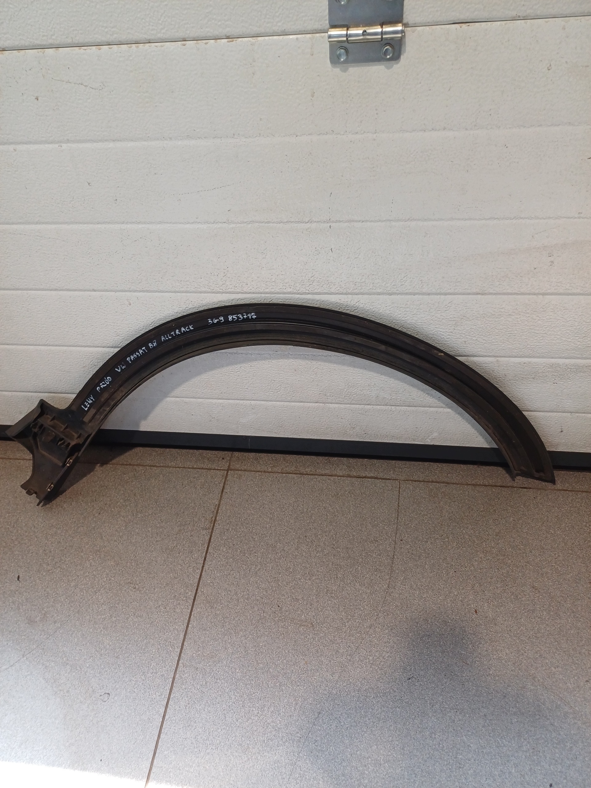 moulding of a fender left front front VW PASSAT B8 ALLTRACK 3G9853717