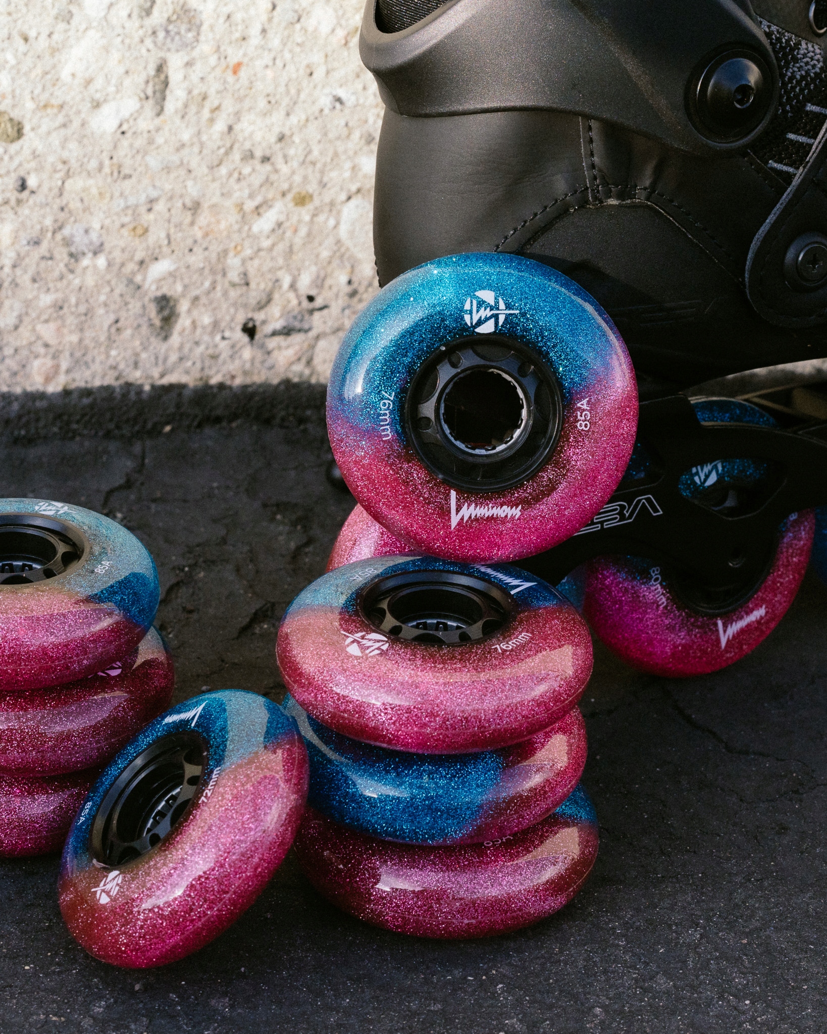 KOŁA ŚWIECĄCE DO ROLEK LUMINOUS GALAXY 76MM BROKAT Kod producenta LUWL-LU76-GA-BK