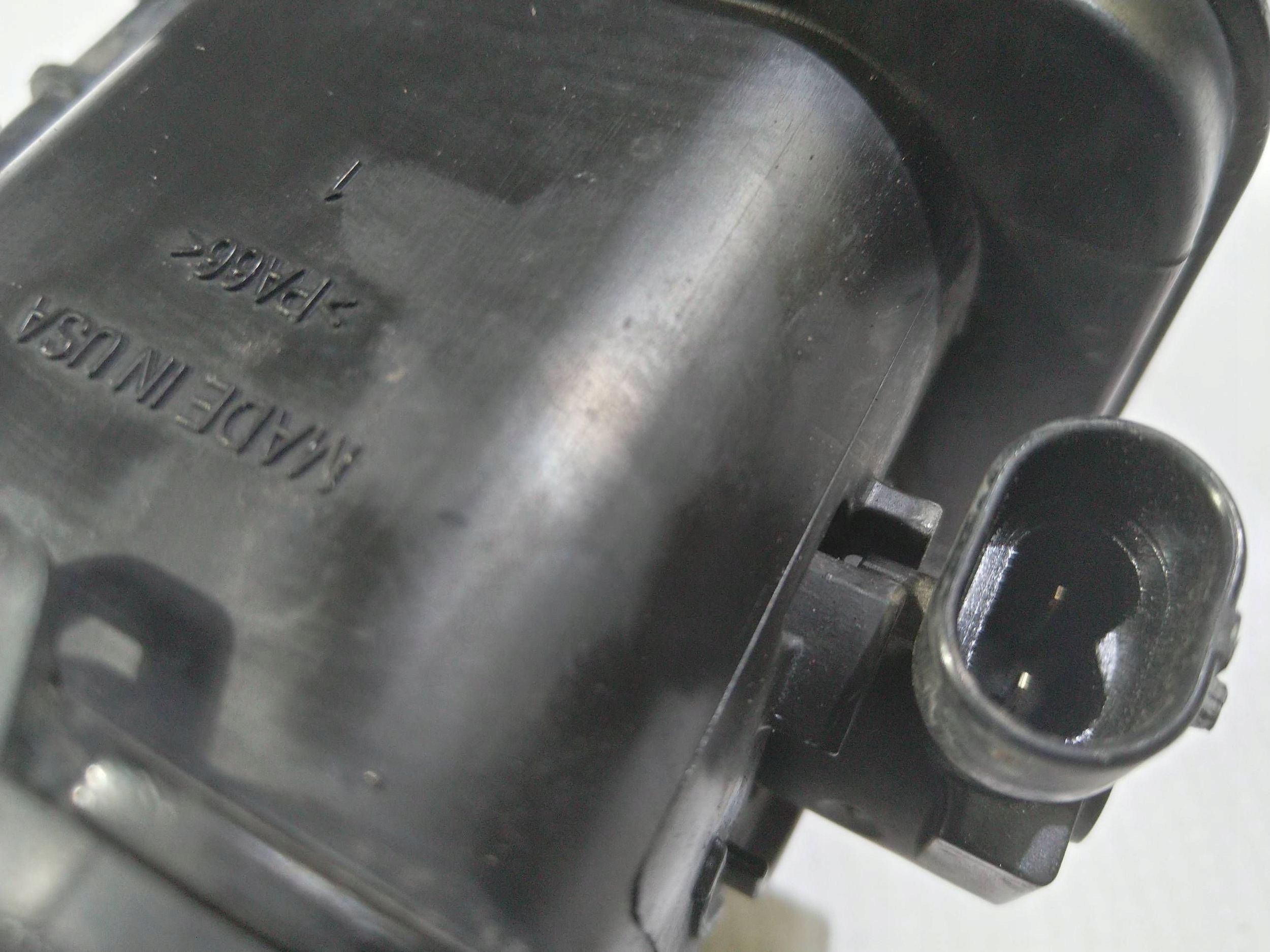 karbonski filter oparow goriva Chevrolet Camaro 2009